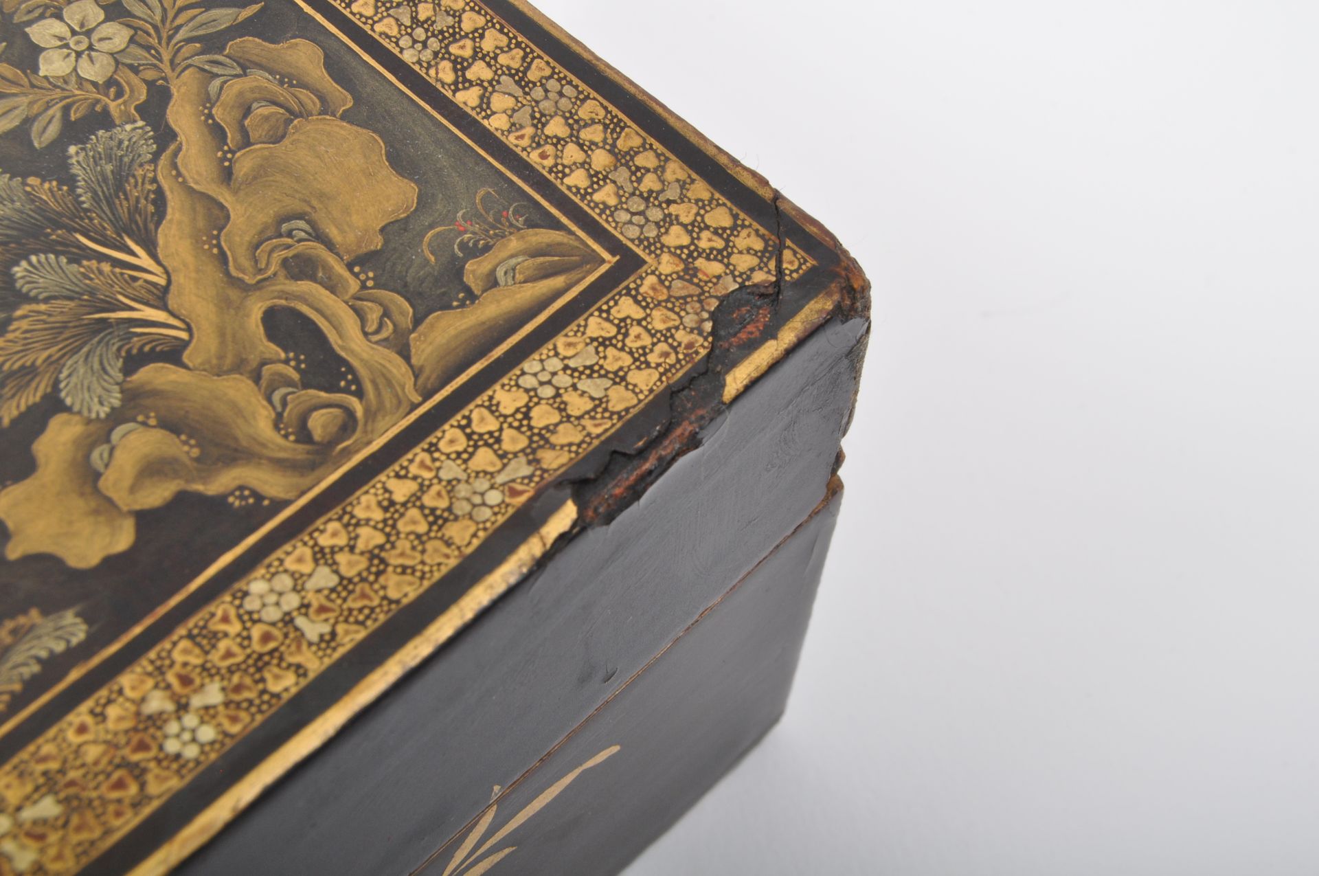 19TH CENTURY CHINESE LACQUERED BOX - Image 5 of 5