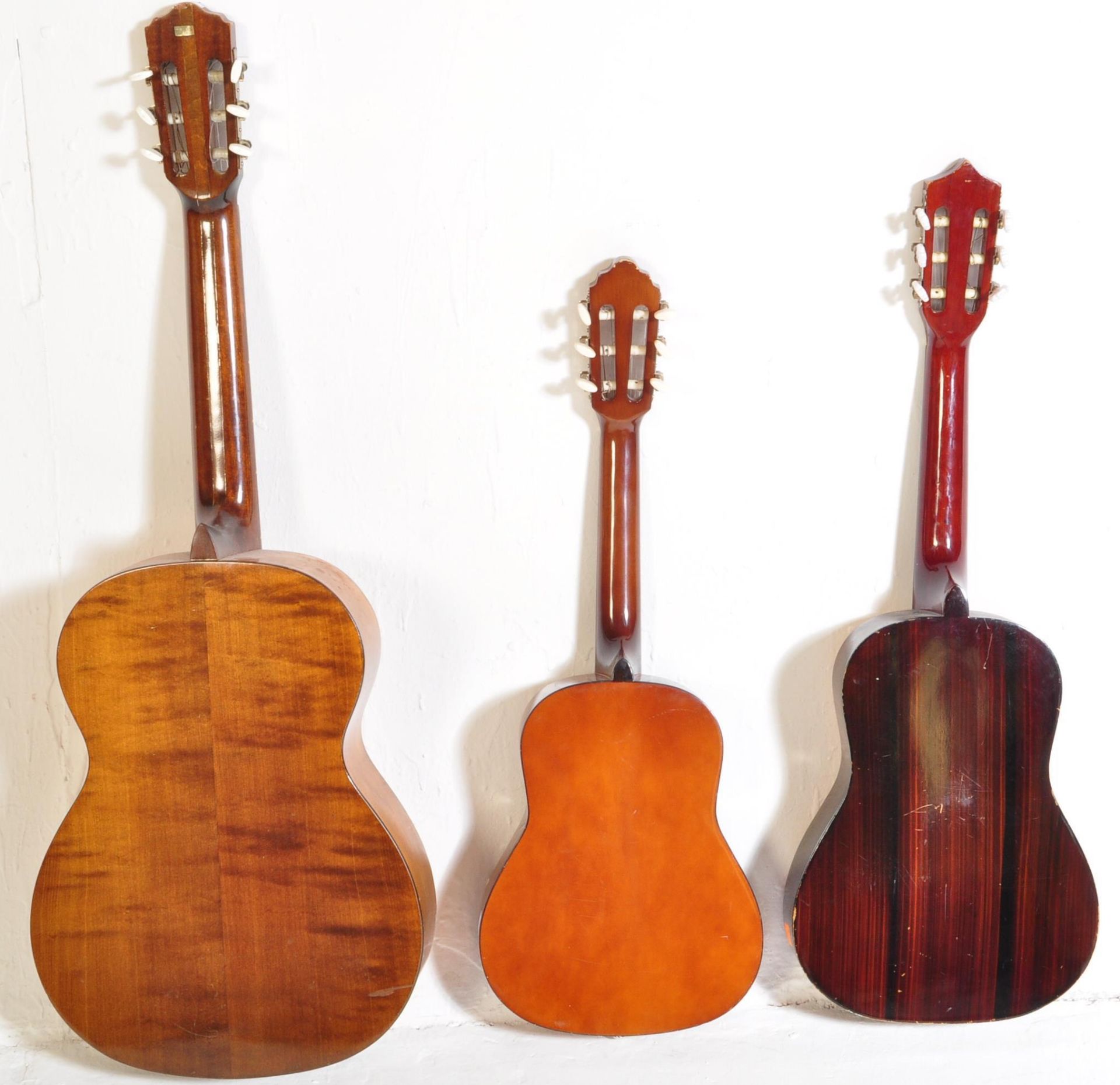 THREE VINTAGE ACOUSTIC GUITARS - Bild 2 aus 5