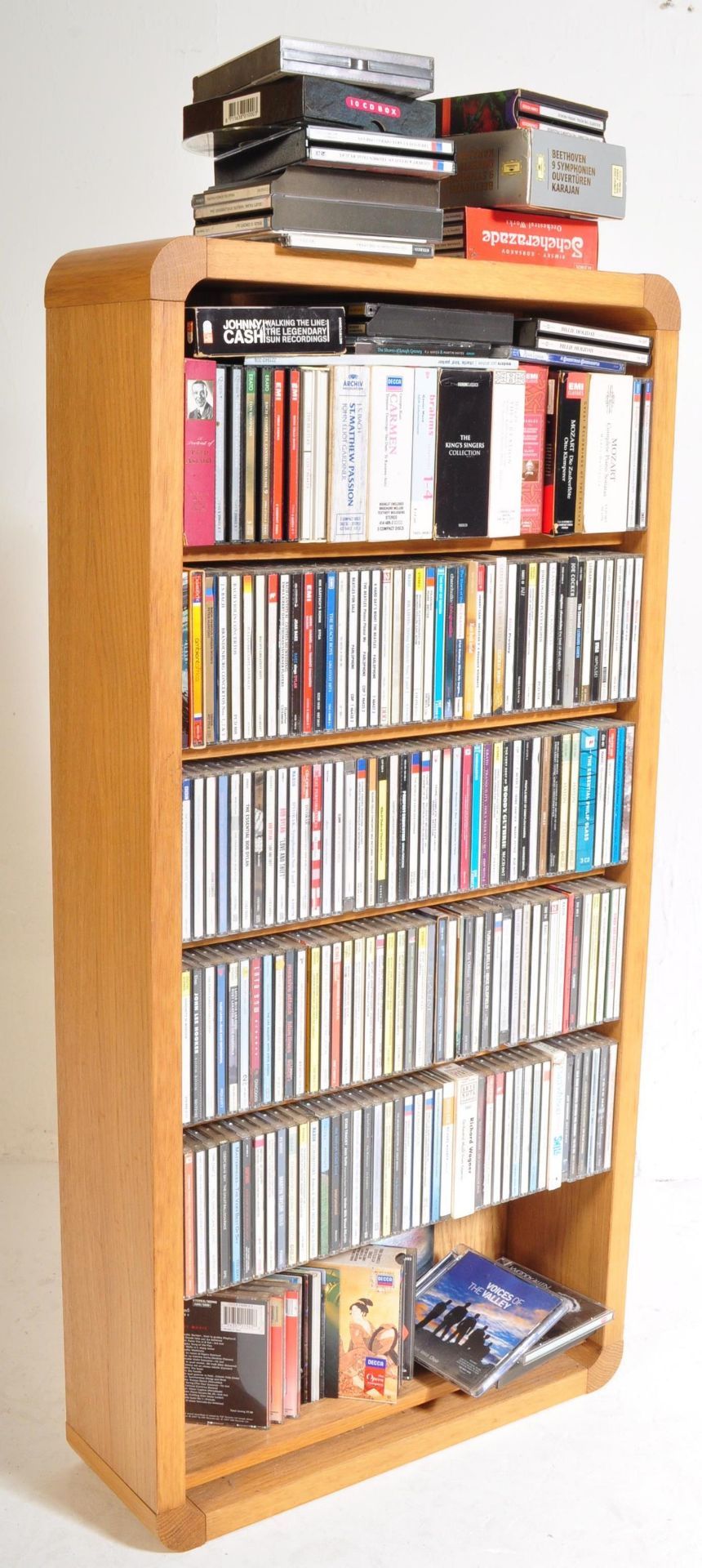 LARGE COLLECTION OF CD'S