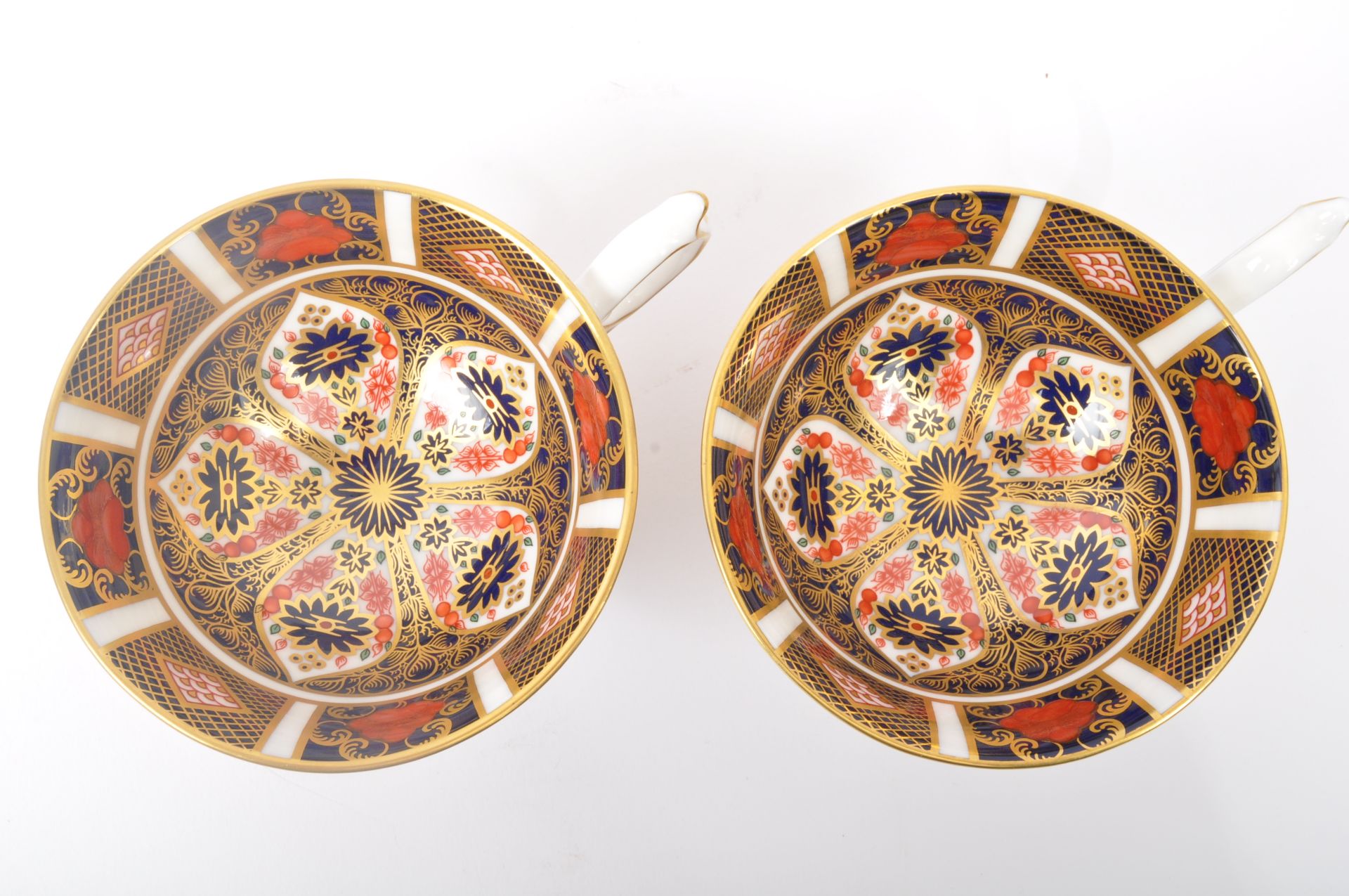 PAIR OF CONTEMPORARY ROYAL CROWN DERBY ELIZABETH TEA CUPS - Image 2 of 5