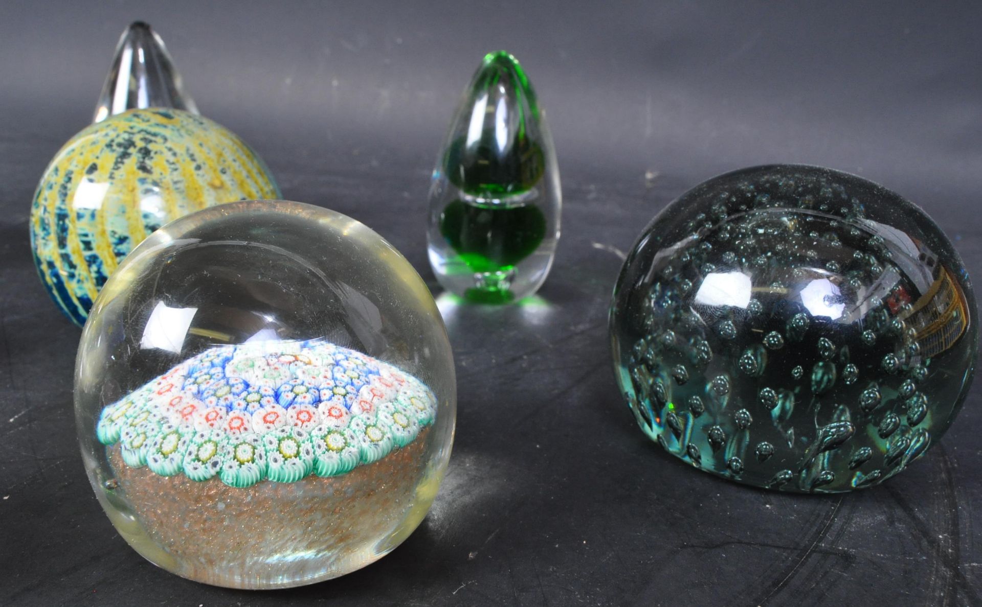 20TH CENTURY VINTAGE GLASS PAPERWEIGHTS - Image 5 of 5