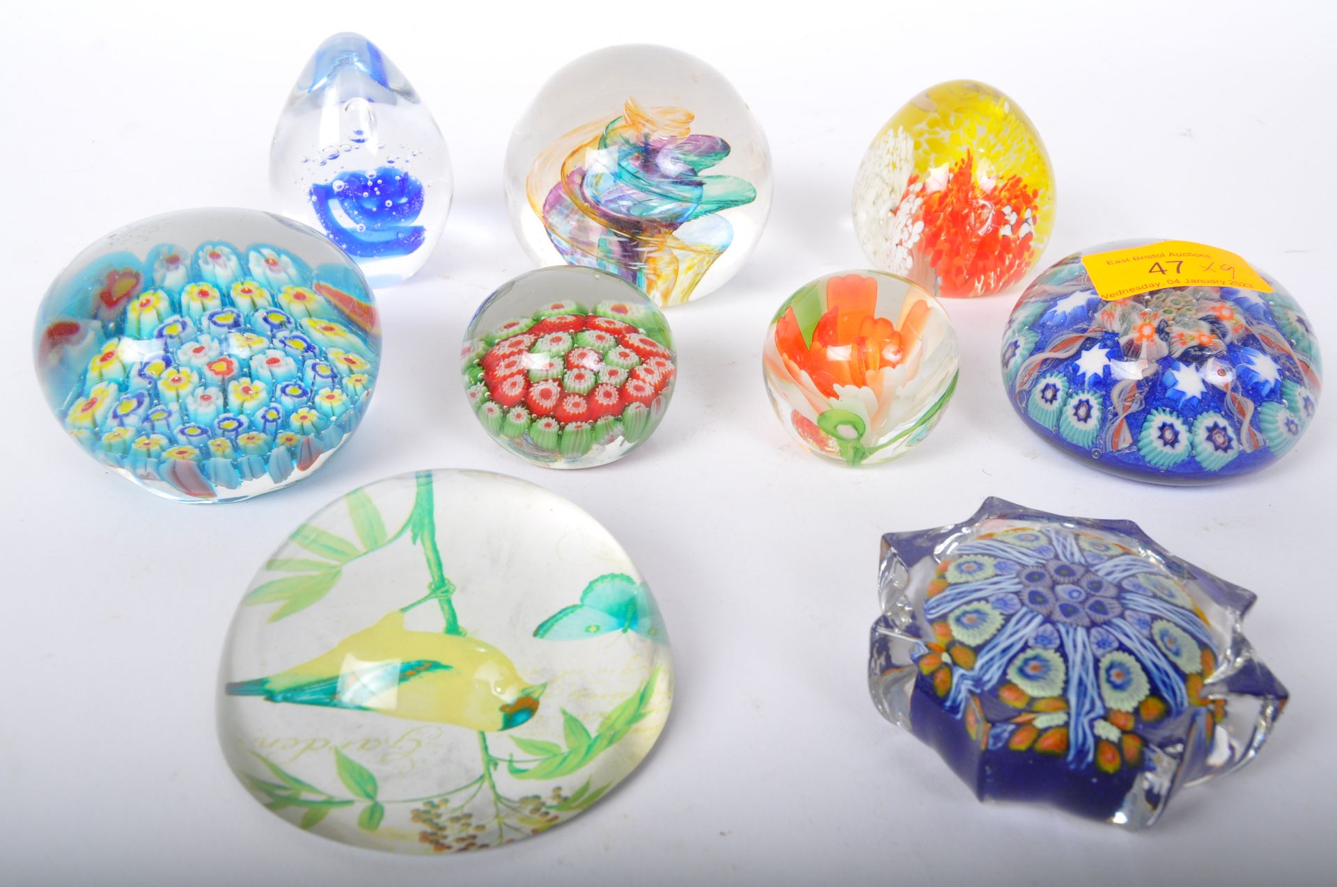ASSORTMENT OF VINTAGE GLASS PAPERWEIGHTS - MURANO & MORE - Image 2 of 5