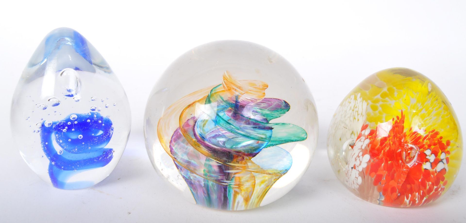 ASSORTMENT OF VINTAGE GLASS PAPERWEIGHTS - MURANO & MORE - Image 3 of 5