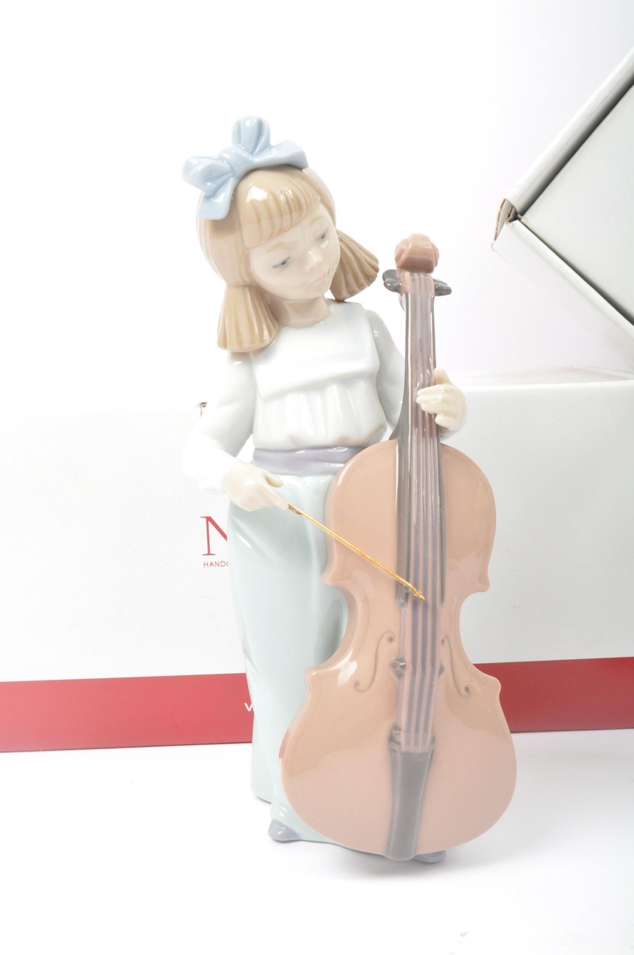 NAO – GIRL WITH CELLO & ANGEL CUDDLES - BOXED CERAMIC FIGURINES - Bild 2 aus 5