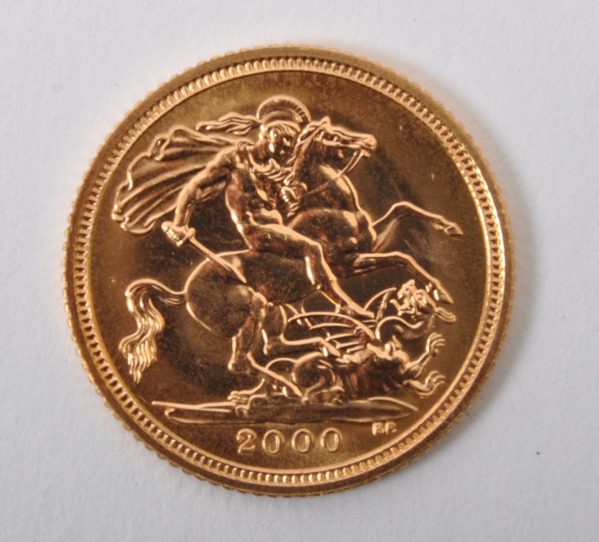 QUEEN ELIZABETH II 2000 22CT GOLD HALF SOVEREIGN - Image 2 of 3