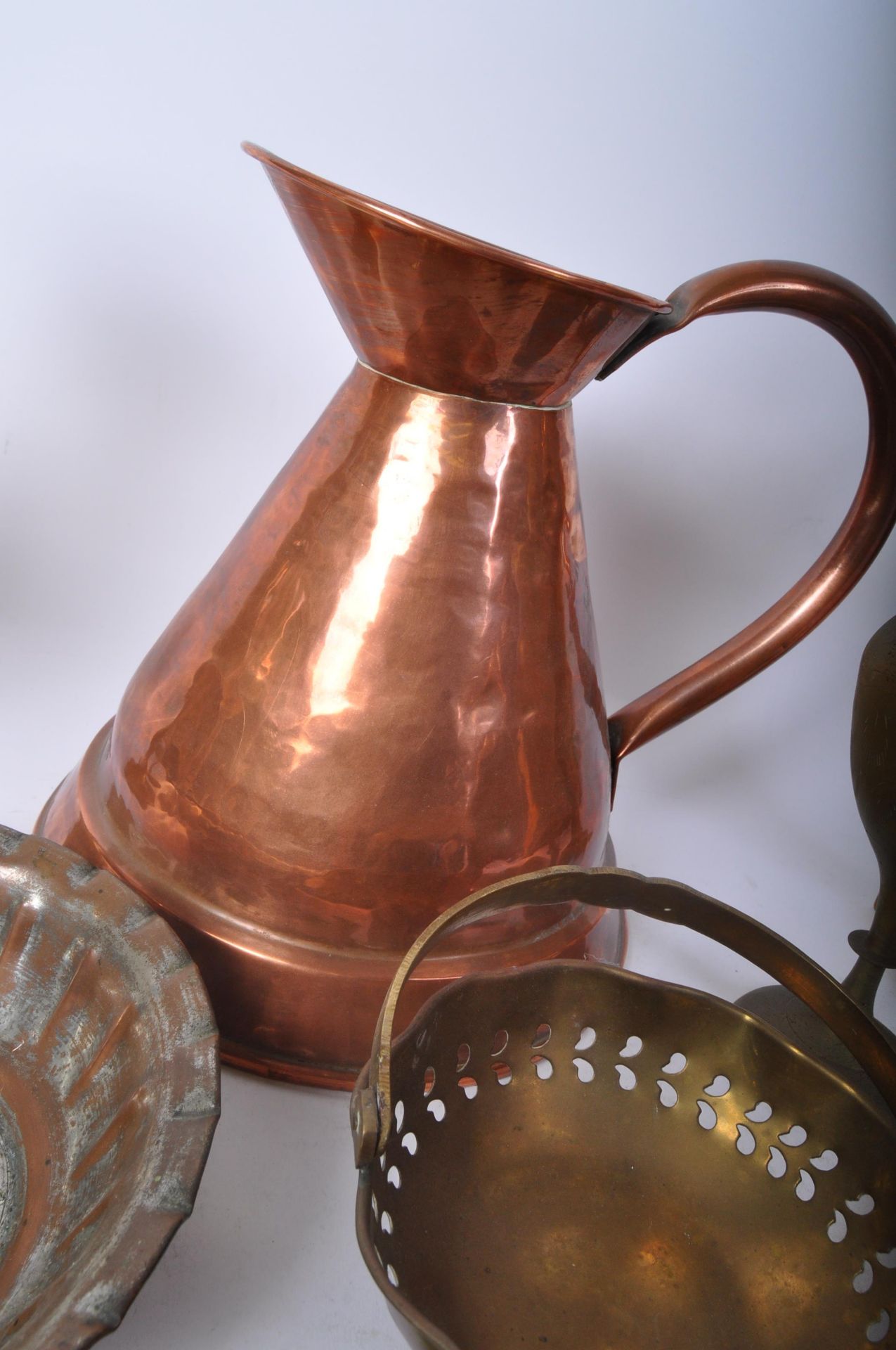 ASSORTED COLLECTION OF COPPER & BRASS - Image 5 of 6