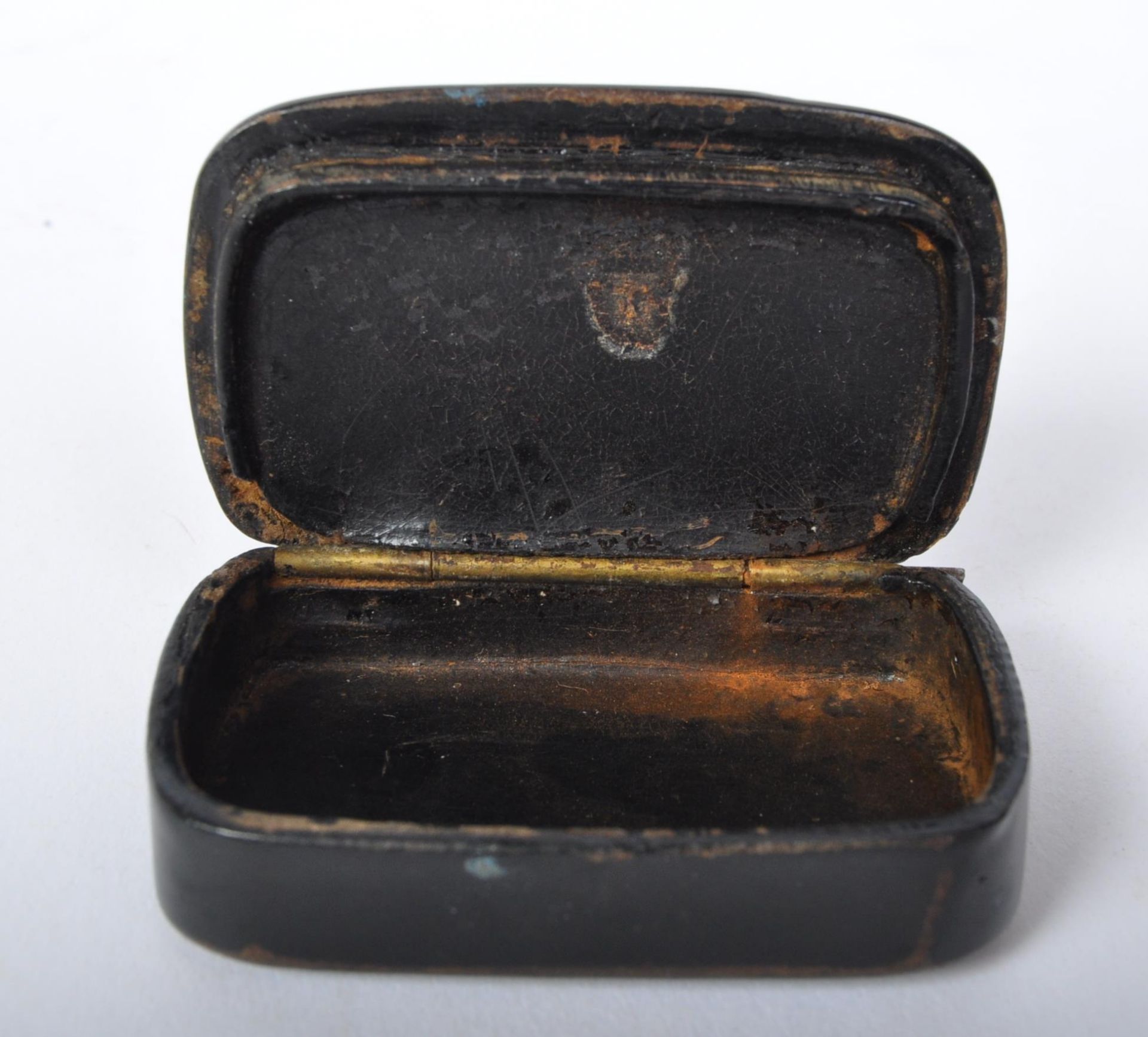 19TH CENTURY PAPIER MACHE SNUFF BOX & EPNS CIGARETTE CASE - Image 4 of 5