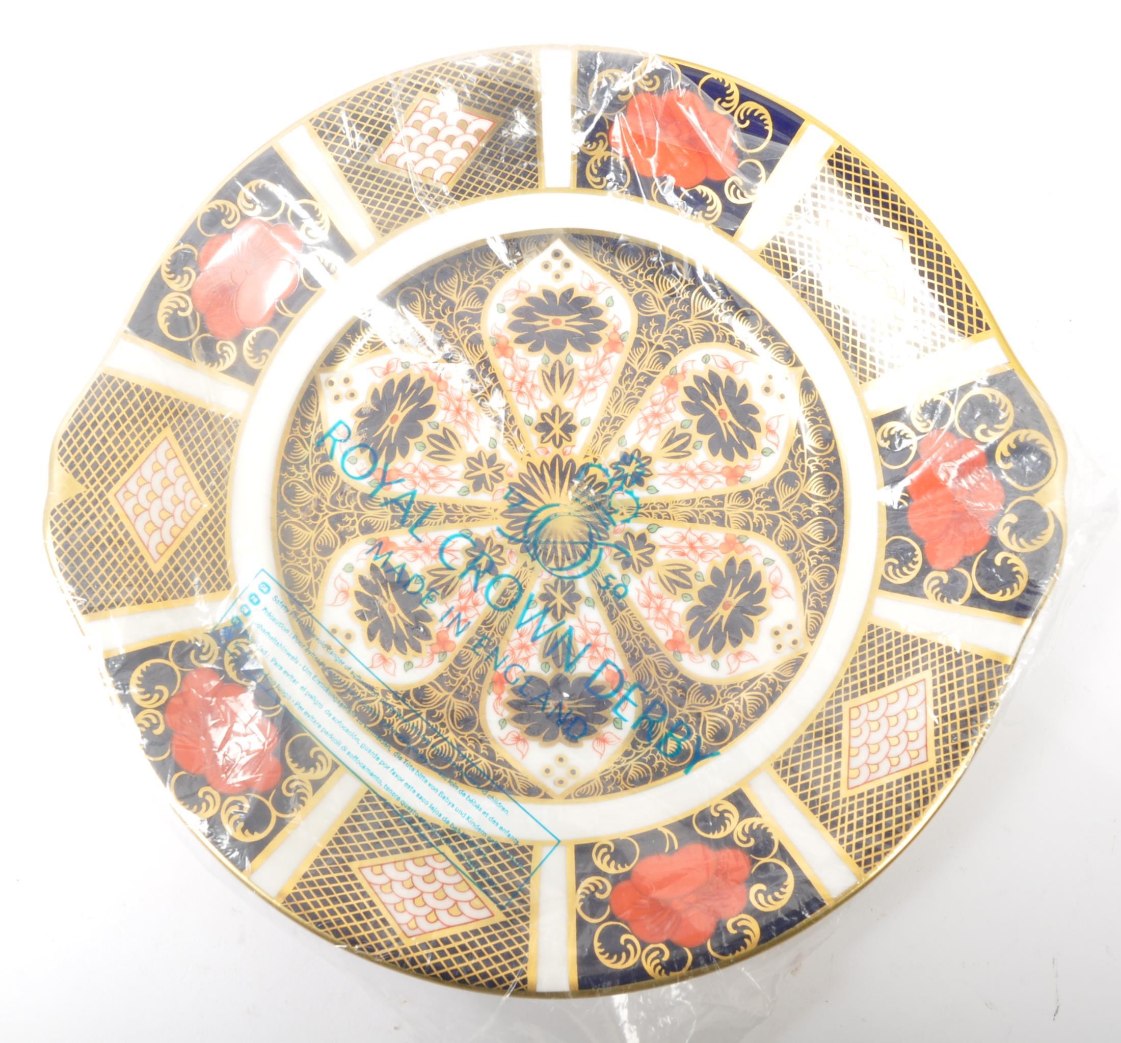 CONTEMPORARY ROYAL CROWN DERBY CHINA SERVING DESSERT PLATE - Image 2 of 5