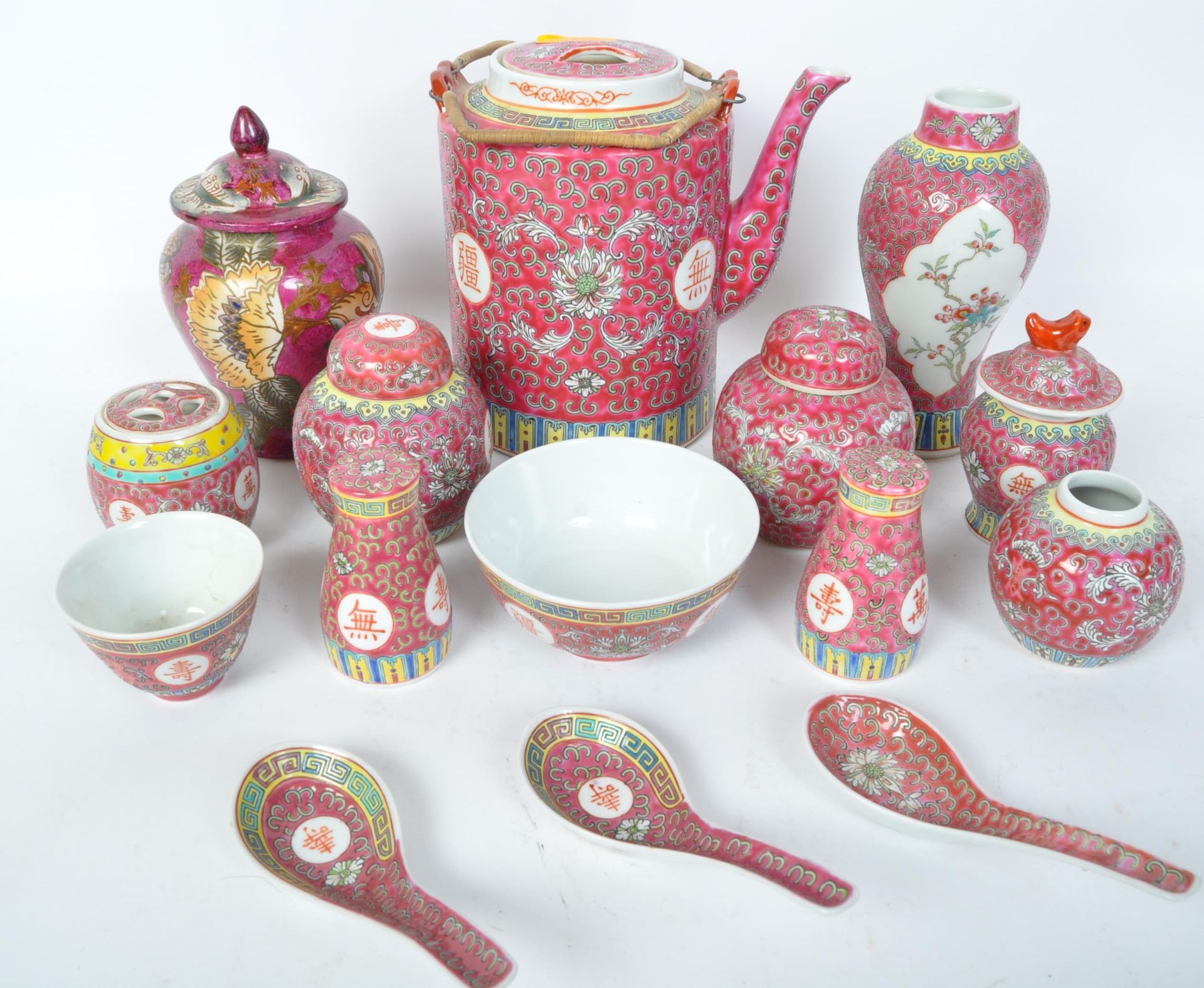 VINTAGE CHINESE ORIENTAL CERAMIC FAMILLE ROSE ITEMS