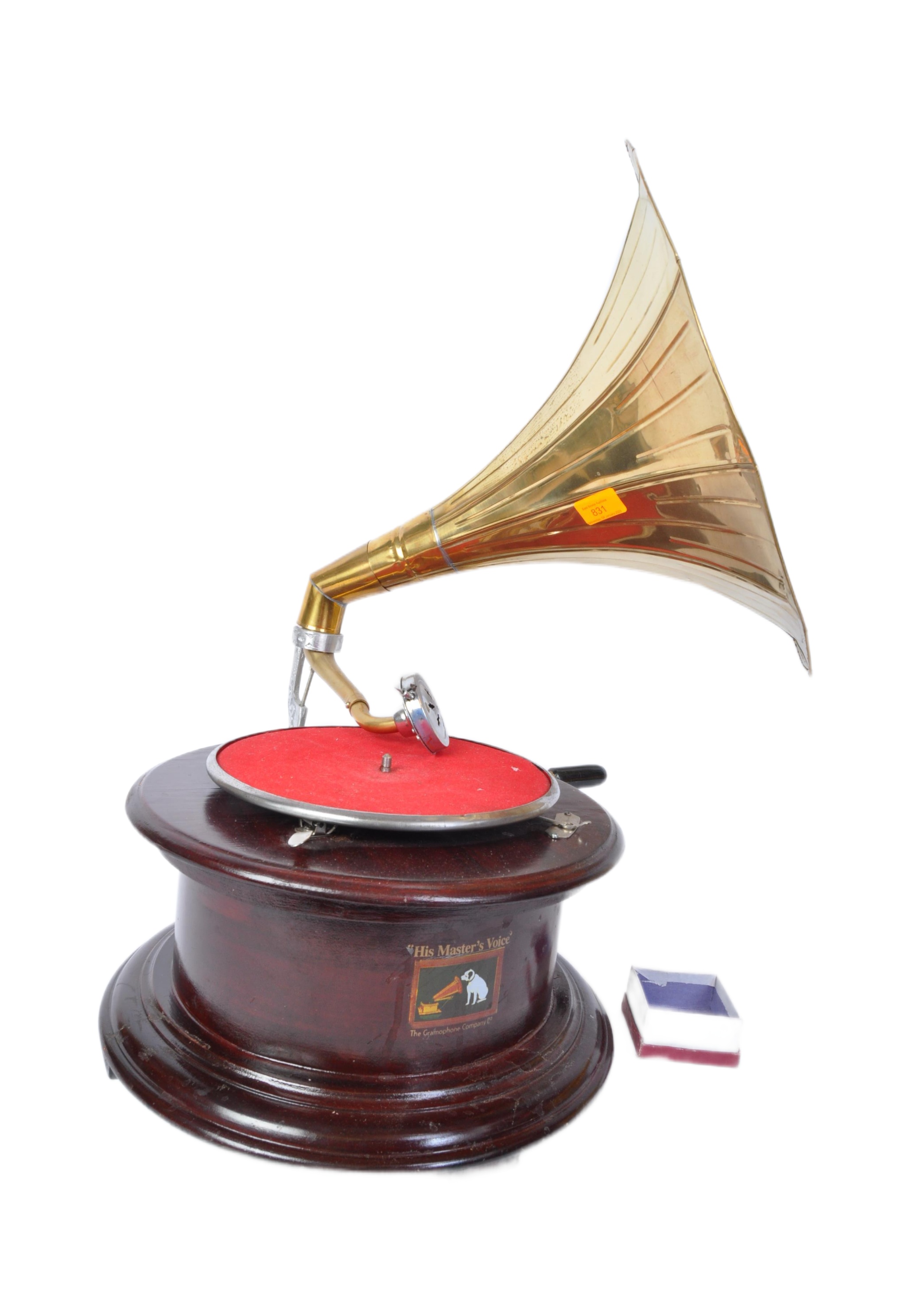 20TH CENTURY TABLE TOP GRAMOPHONE & HORN