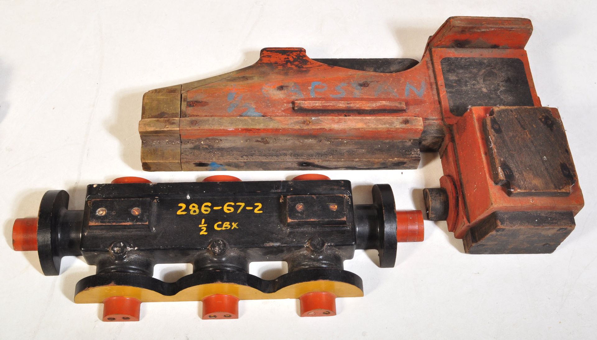 SELECTION OF MID CENTURY ENGINE DISPLAY MOULDS - Image 3 of 5