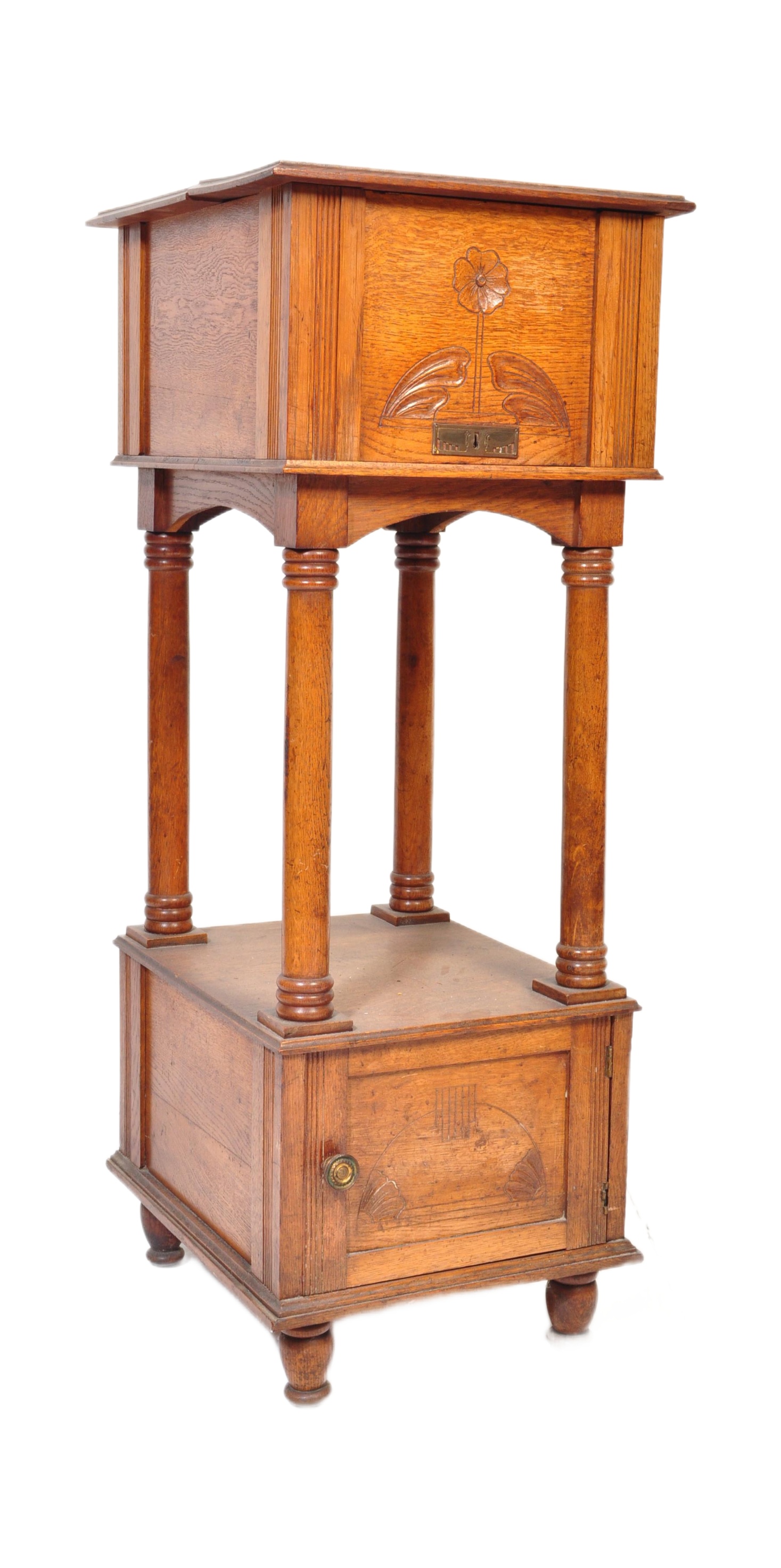 EARLY 20TH CENTURY OAK GRAMOPHONE PEDESTAL STAND