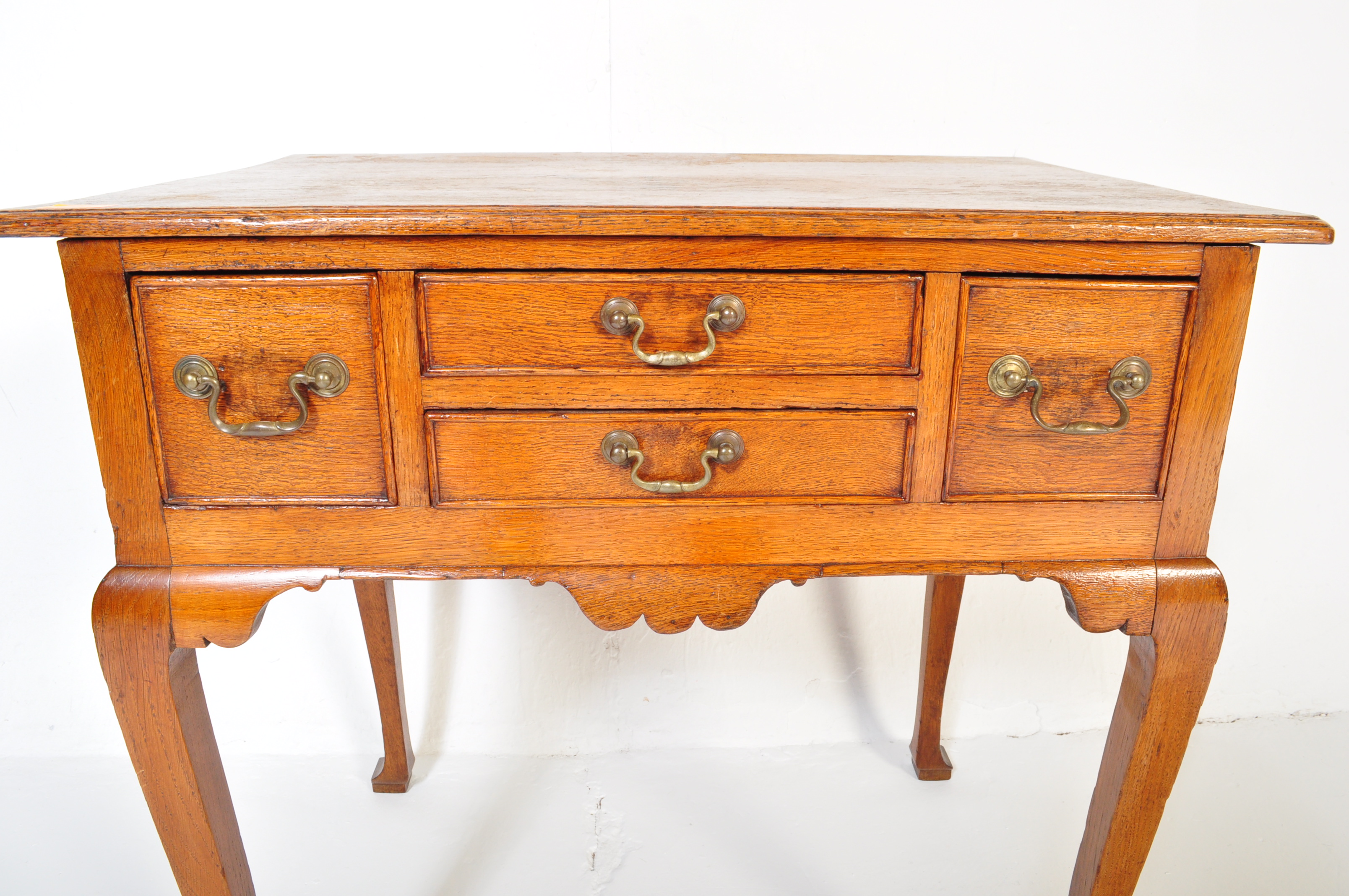 19TH CENTURY GEORGIAN OAK LOW BOY DESK TABLE - Bild 6 aus 6