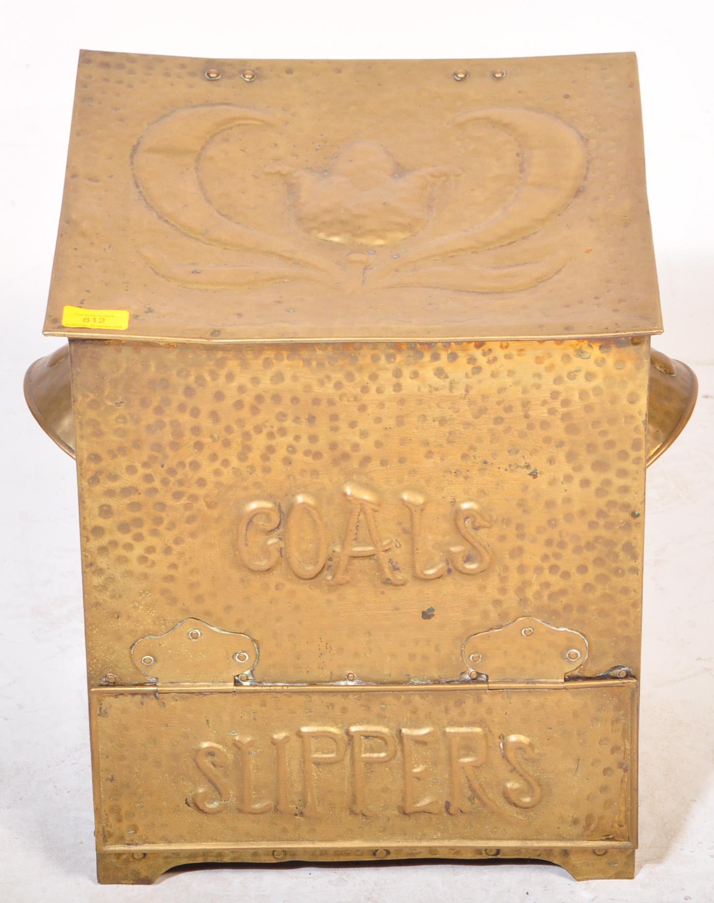 VICTORIAN ARTS AND CRAFTS COAL AND SLIPPERS BOX - Bild 2 aus 6