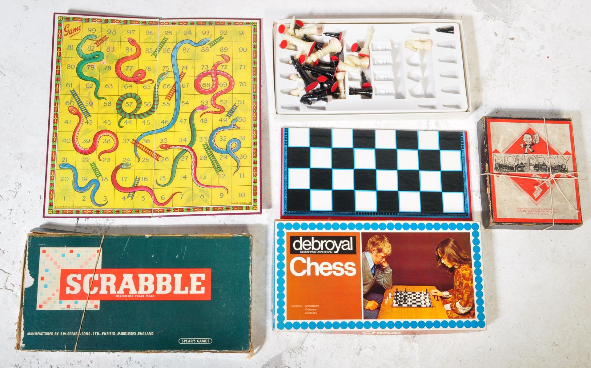 VINTAGE WOODEN CROQUET LAWN BOX & BOARD GAMES - Image 3 of 6