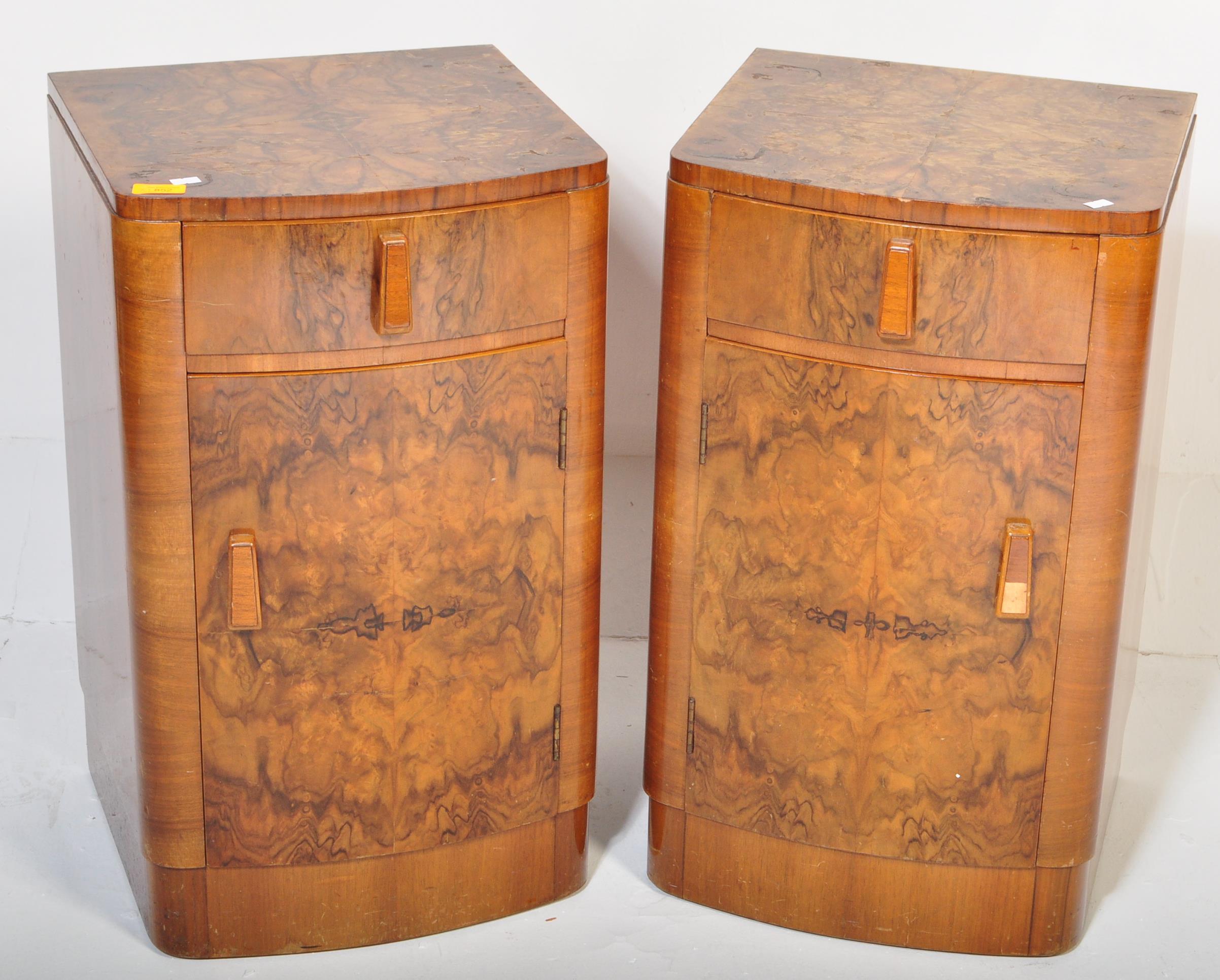 PAIR OF WALNUT ART DECO ERA BEDSIDE CABINETS - Bild 2 aus 5