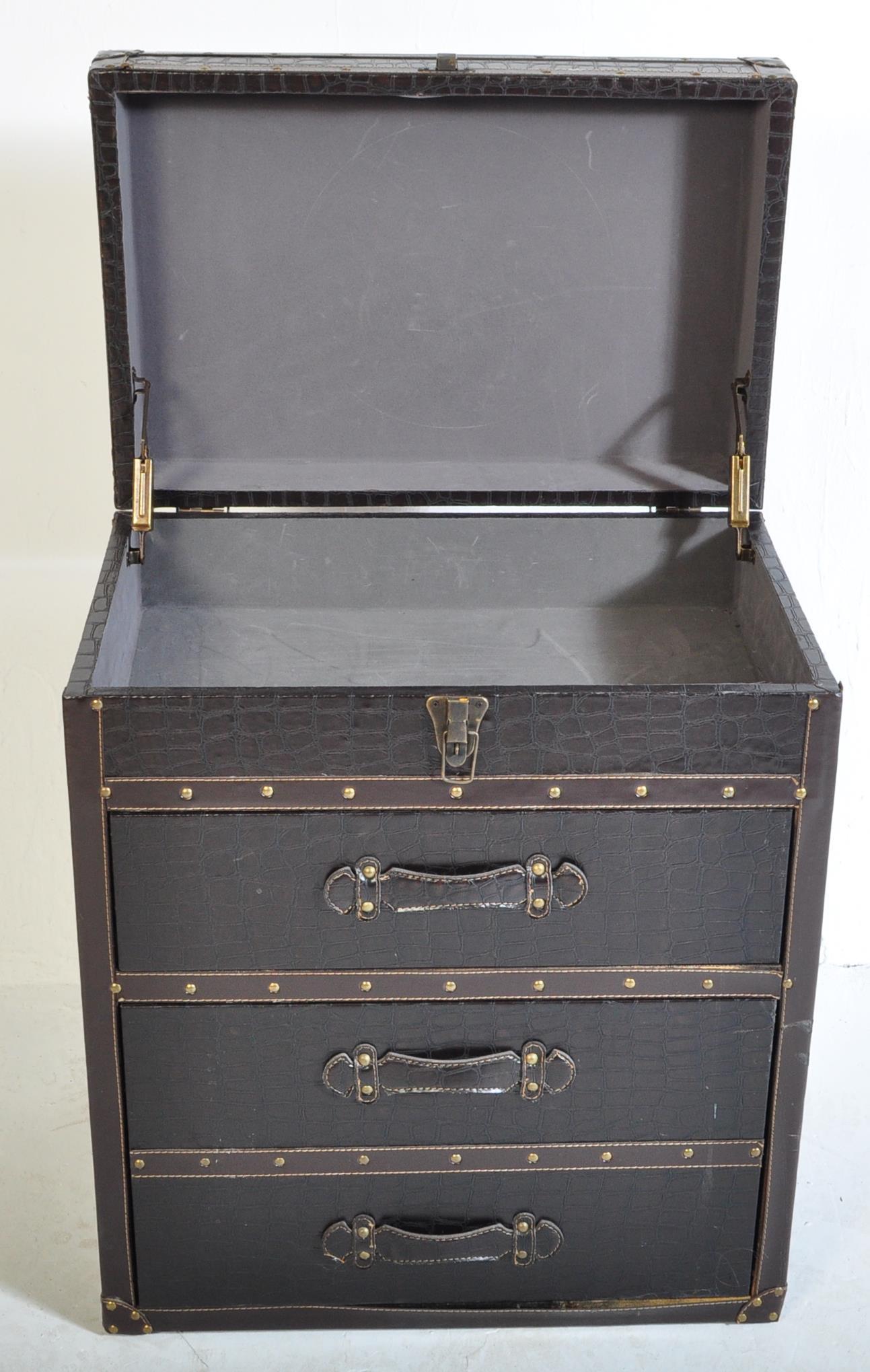 CONTEMPORARY LEATHER STUDDED TRAVEL CHEST OF DRAWERS - Bild 4 aus 6