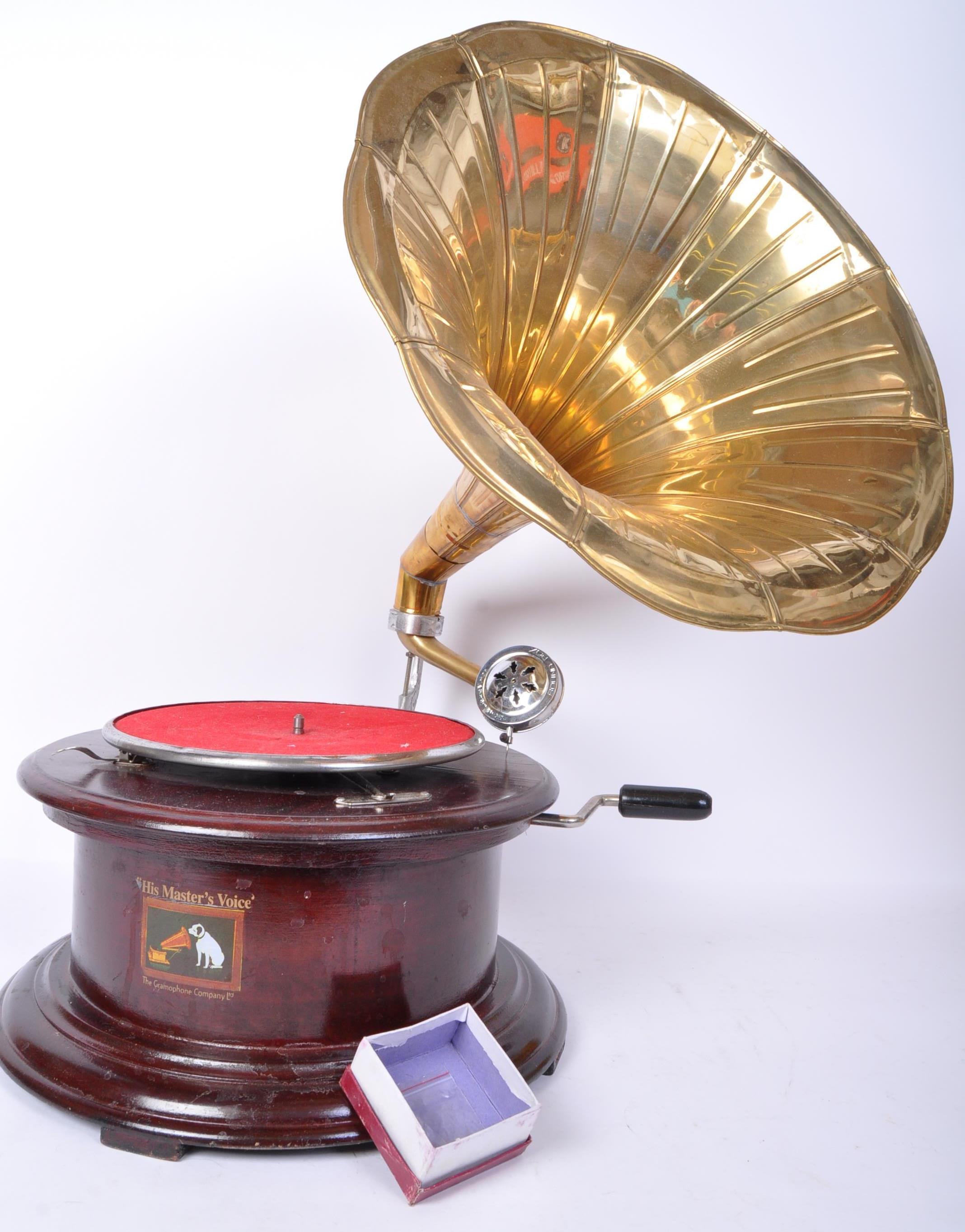 20TH CENTURY TABLE TOP GRAMOPHONE & HORN - Bild 5 aus 5