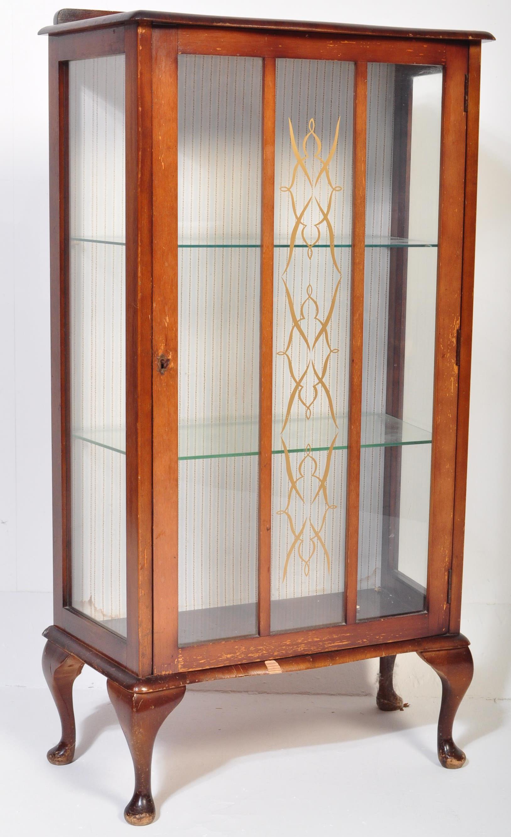 1940S QUEEN ANNE STYLE WALNUT DISPLAY CABINET