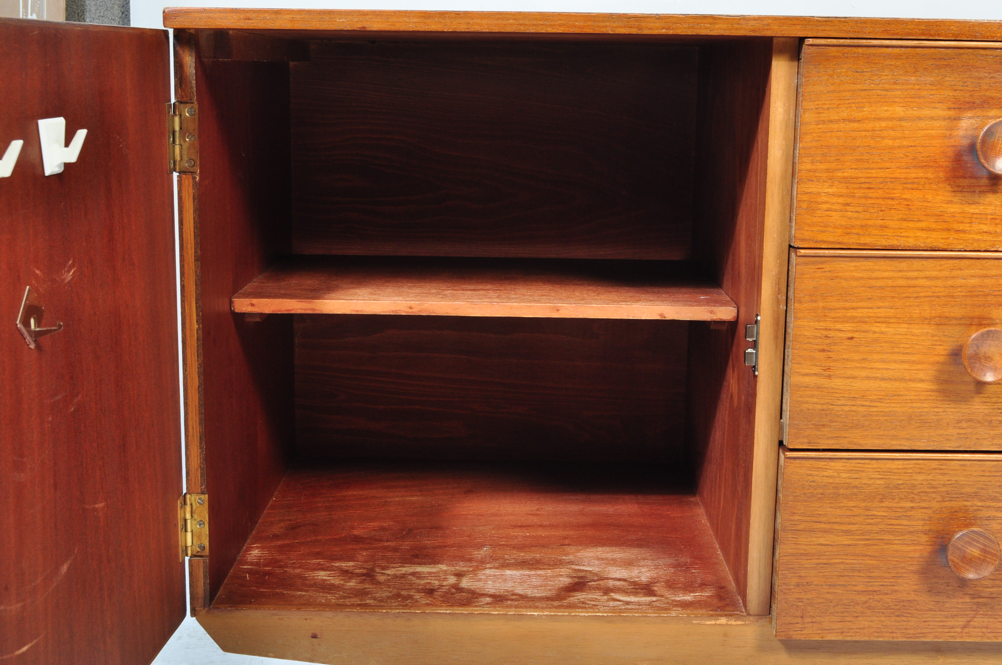 RETRO MID-CENTURY TEAK SIDEBOARD / CREDENZA - Image 4 of 5