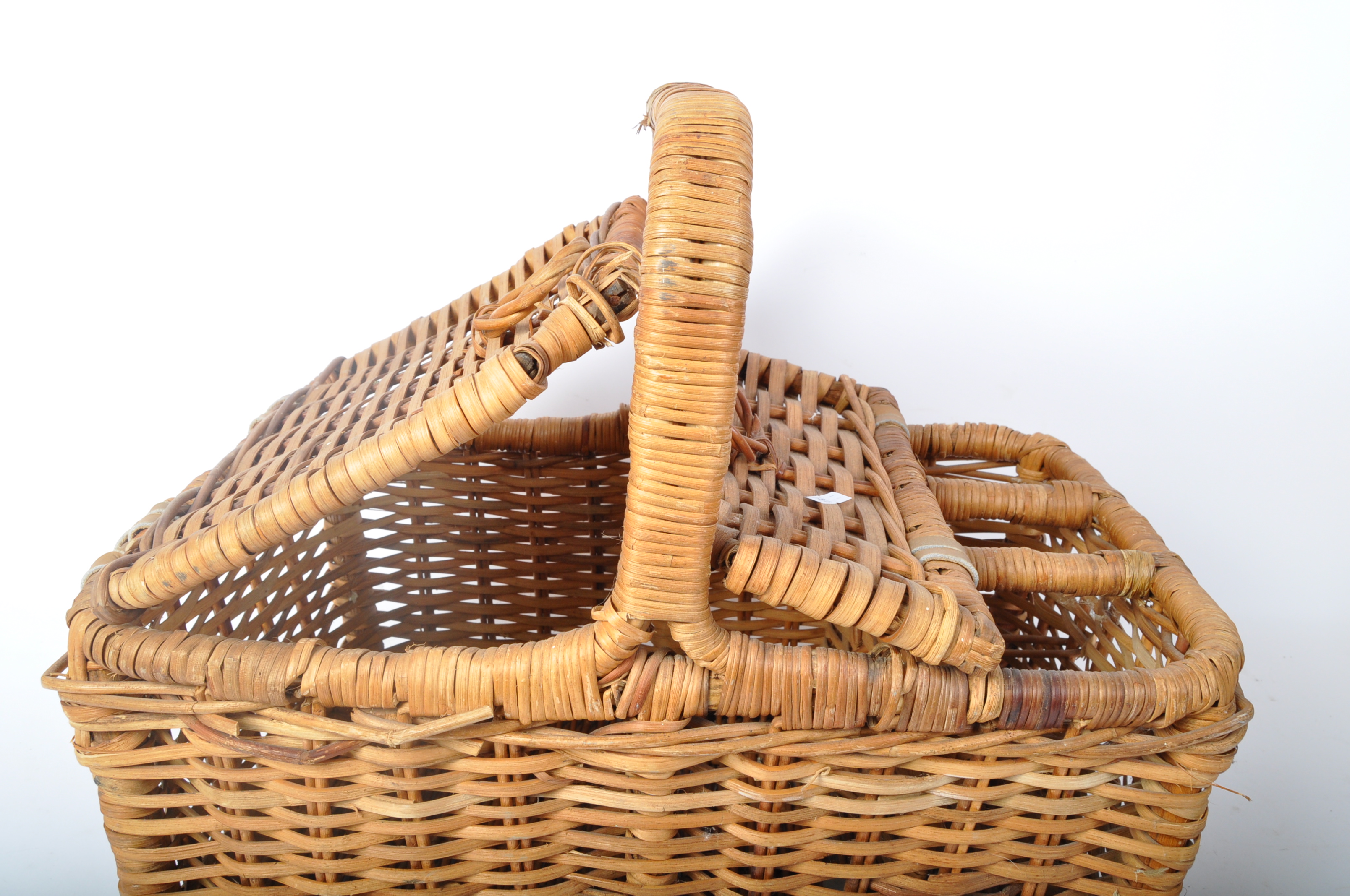 MID 20TH CENTURY WICKER WOVEN PICNIC BASKET - Bild 5 aus 5