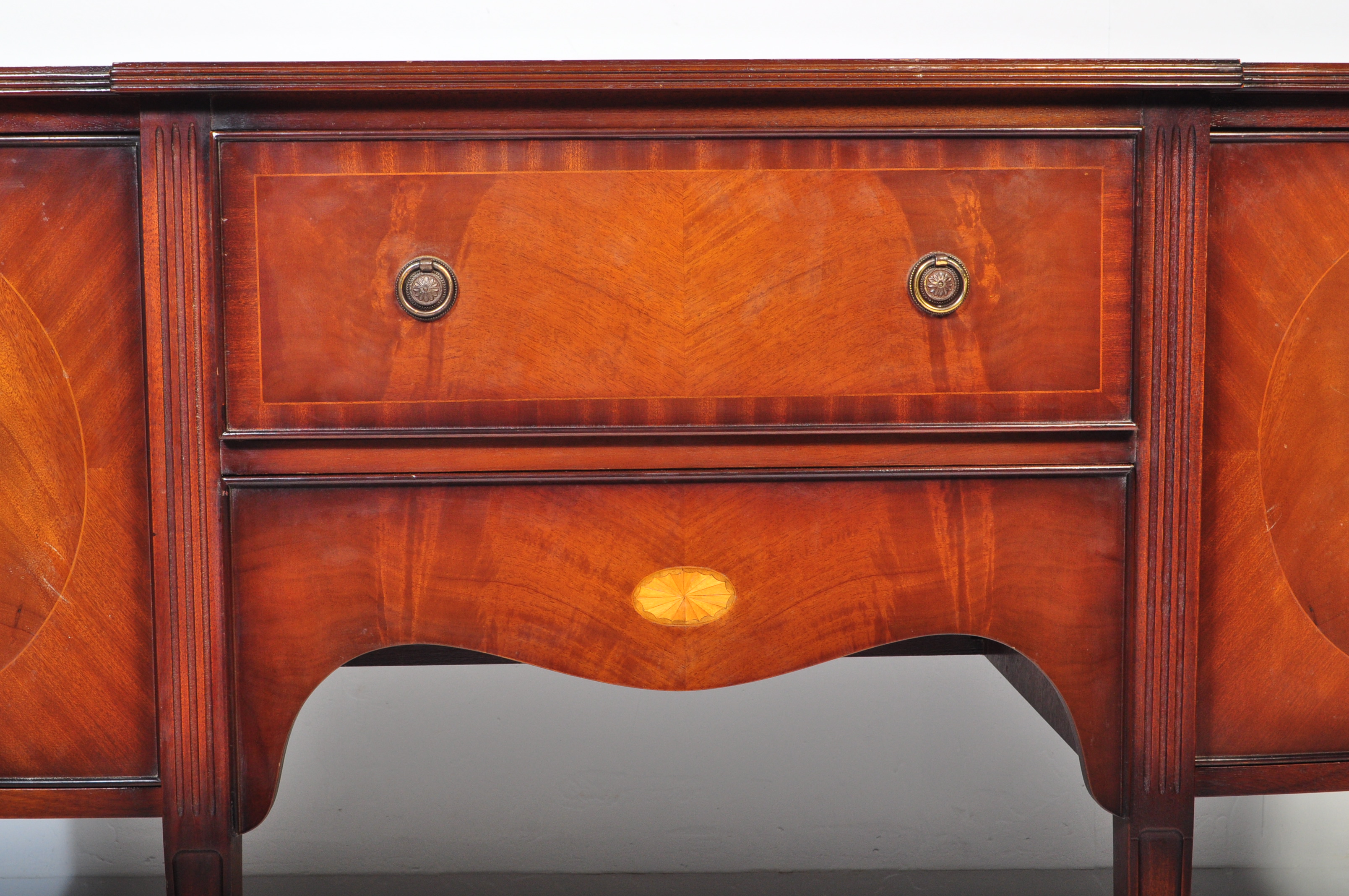 20TH CENTURY REGENCY REVIVAL MAHOGANY SIDEBOARD - Bild 5 aus 5