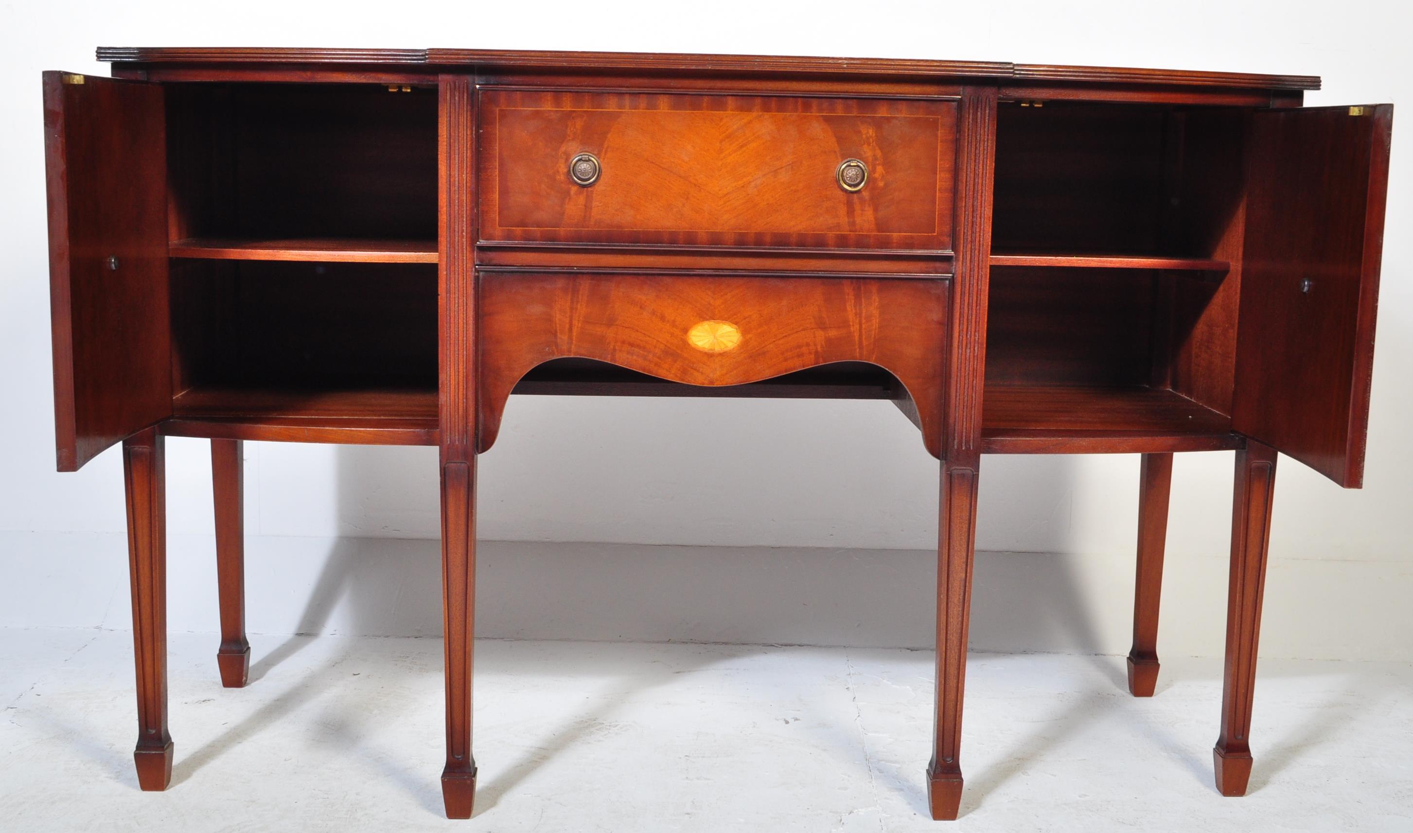 20TH CENTURY REGENCY REVIVAL MAHOGANY SIDEBOARD - Bild 4 aus 5