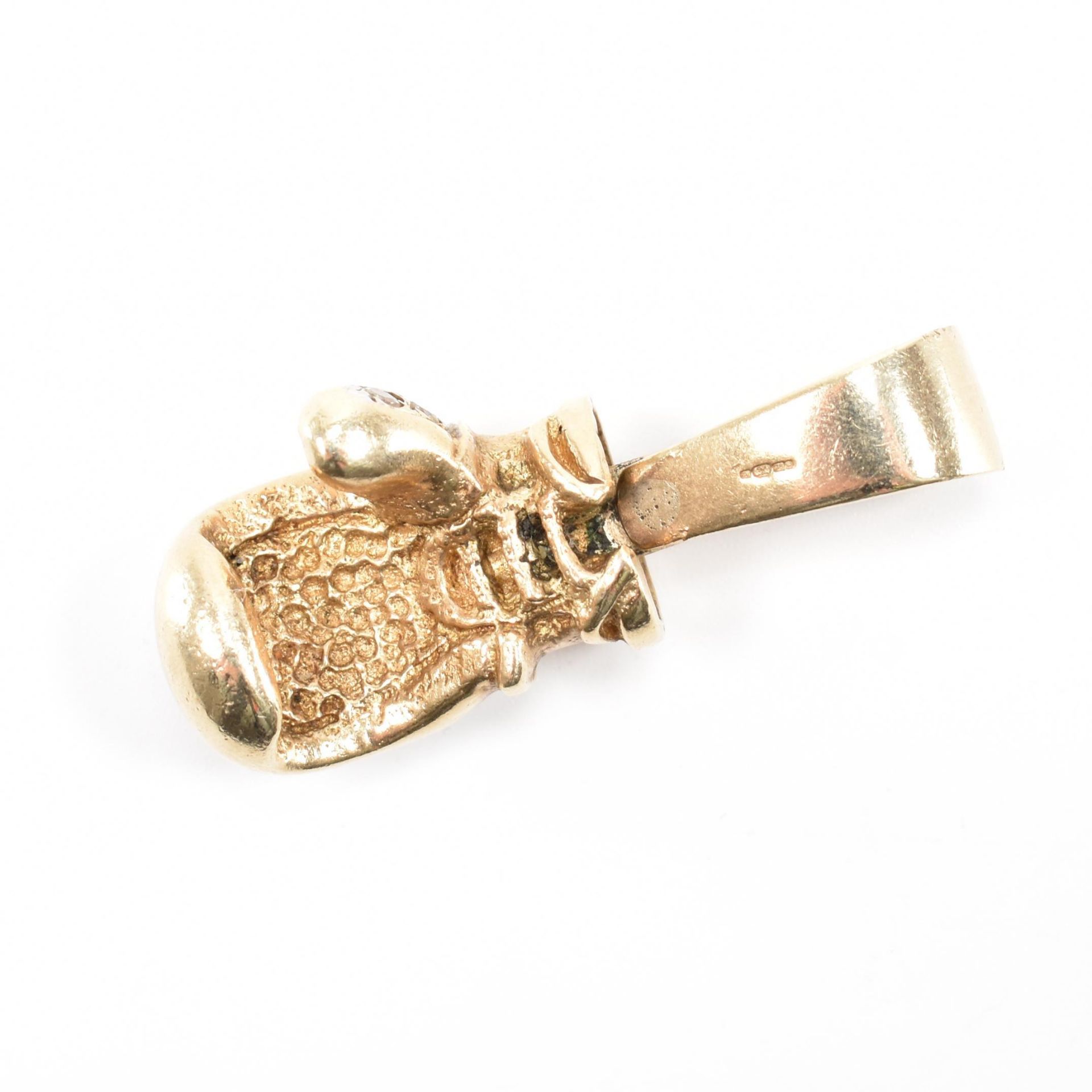 HALLMARKED 9CT GOLD & CZ BOXING GLOVE PENDANT - Image 2 of 3