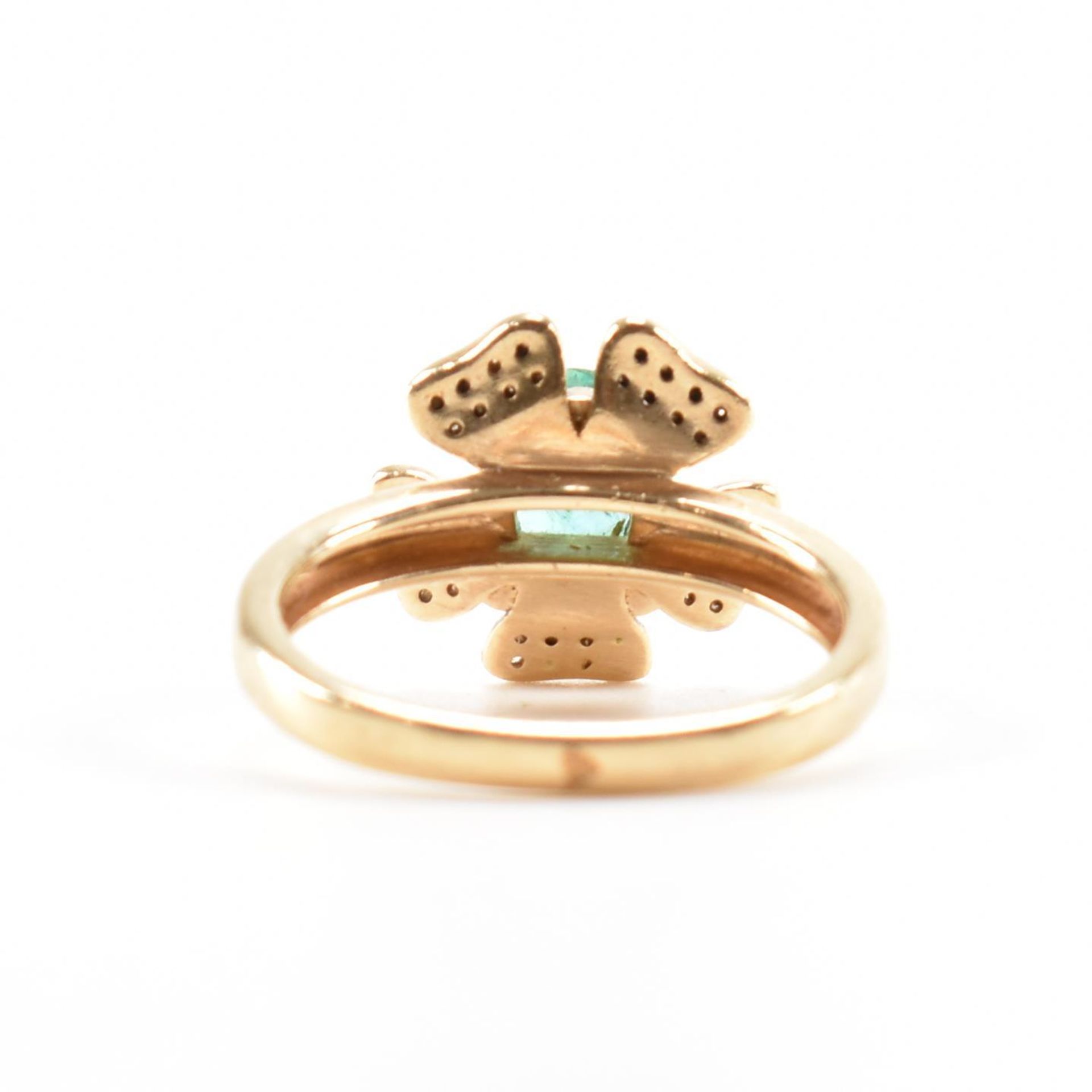 GOLD EMERALD & DIAMOND CLUSTER RING - Image 3 of 7