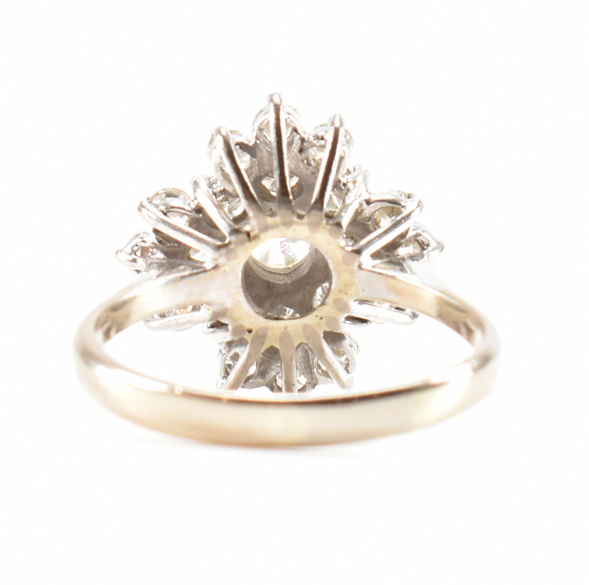 HALLMARKED 18CT GOLD & DIAMOND CLUSTER RING - Image 4 of 9