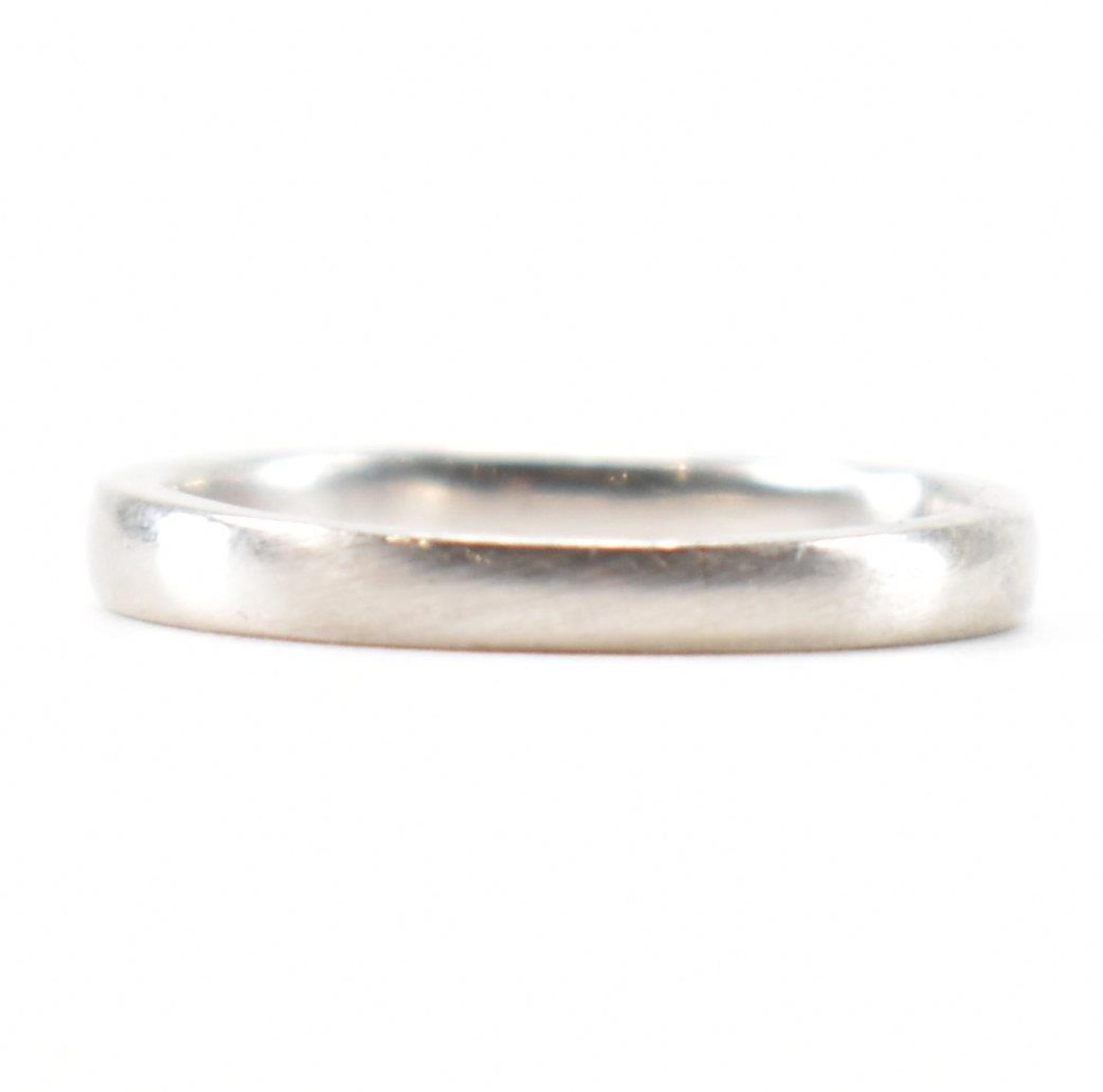 HALLMARKED PLATINUM & DIAMOND CHANNEL SET RING - Image 3 of 8