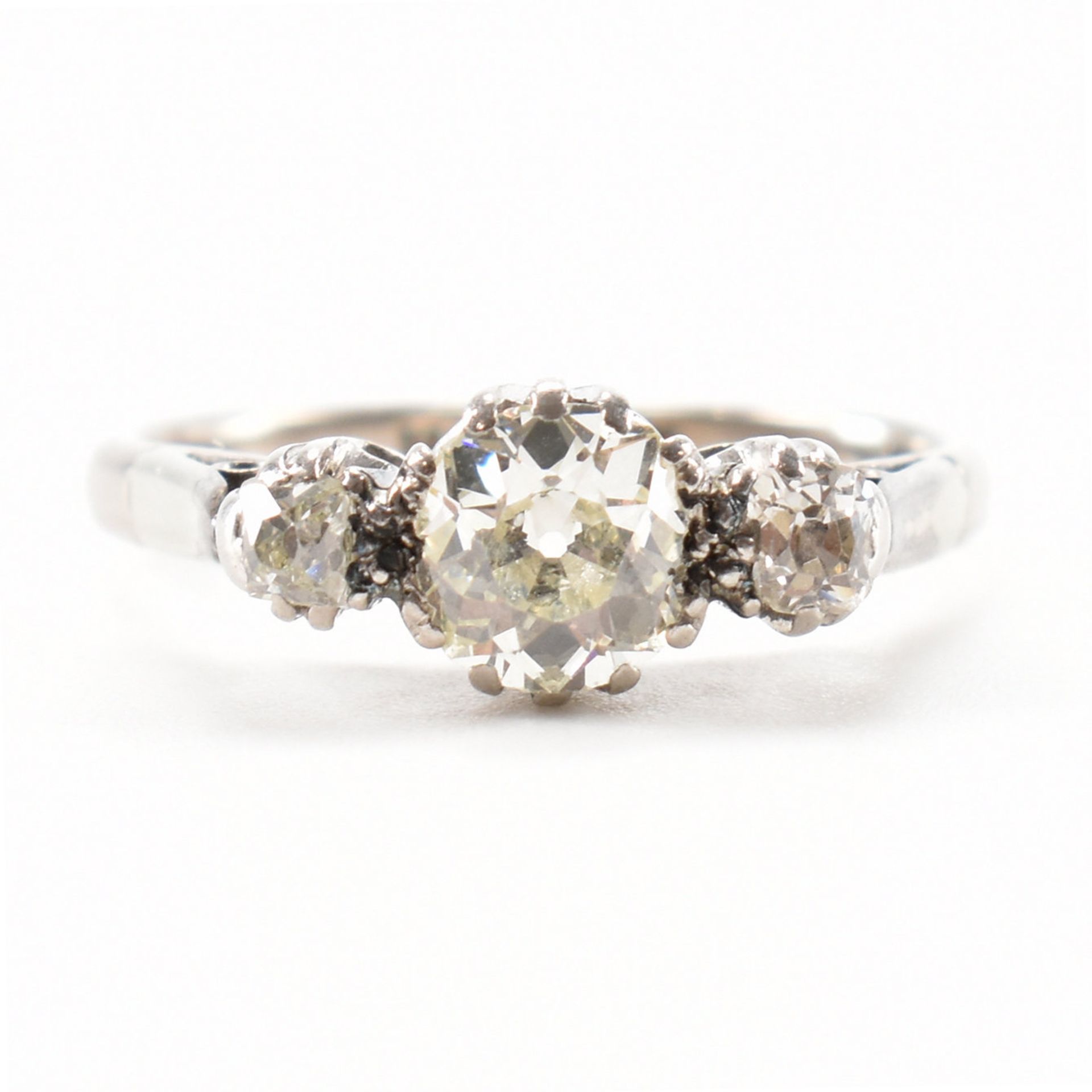 VINTAGE 18CT GOLD & PLATINUM THREE STONE DIAMOND RING