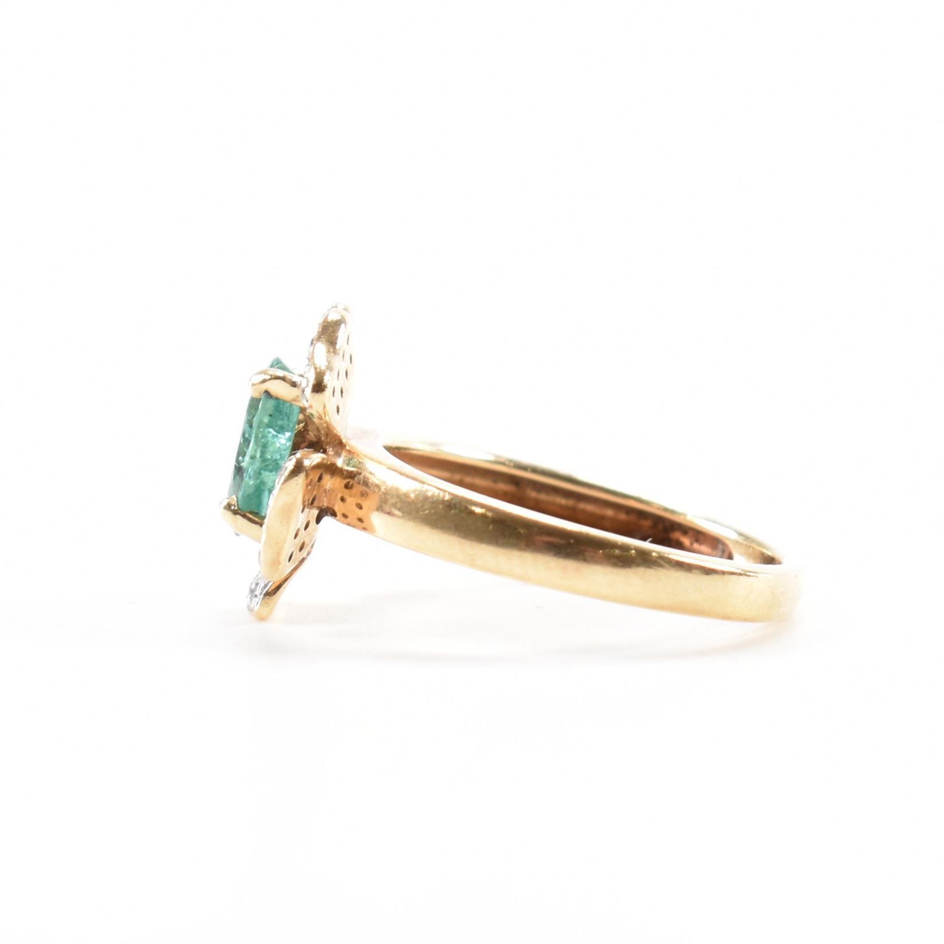 GOLD EMERALD & DIAMOND CLUSTER RING - Image 2 of 7