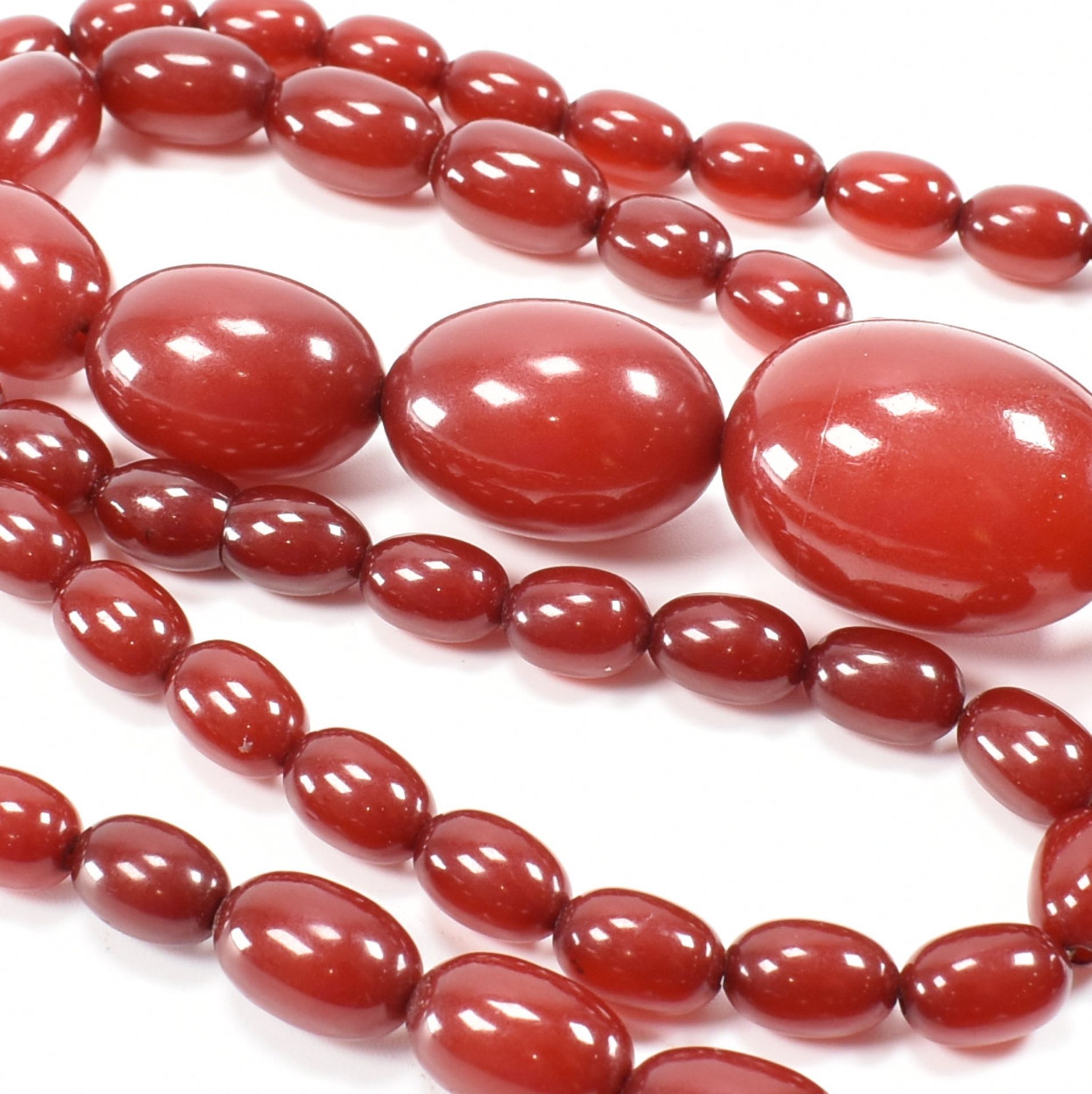 VINTAGE CHERRY BAKELITE BEADED NECKLACE - Image 2 of 7