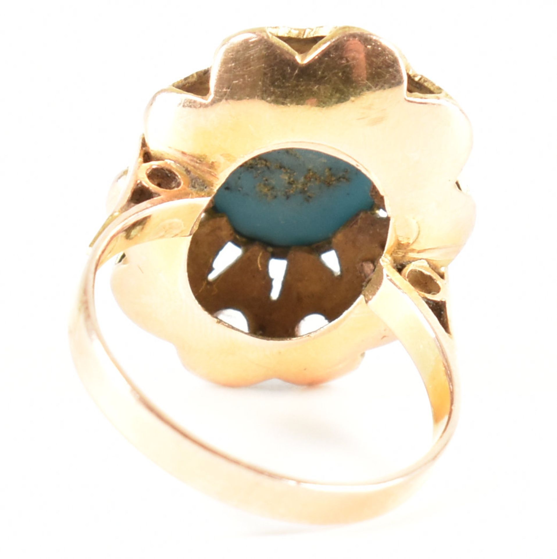 VINTAGE HIGH CARAT GOLD BLUE & WHITE STONE DRESS RING - Image 3 of 8