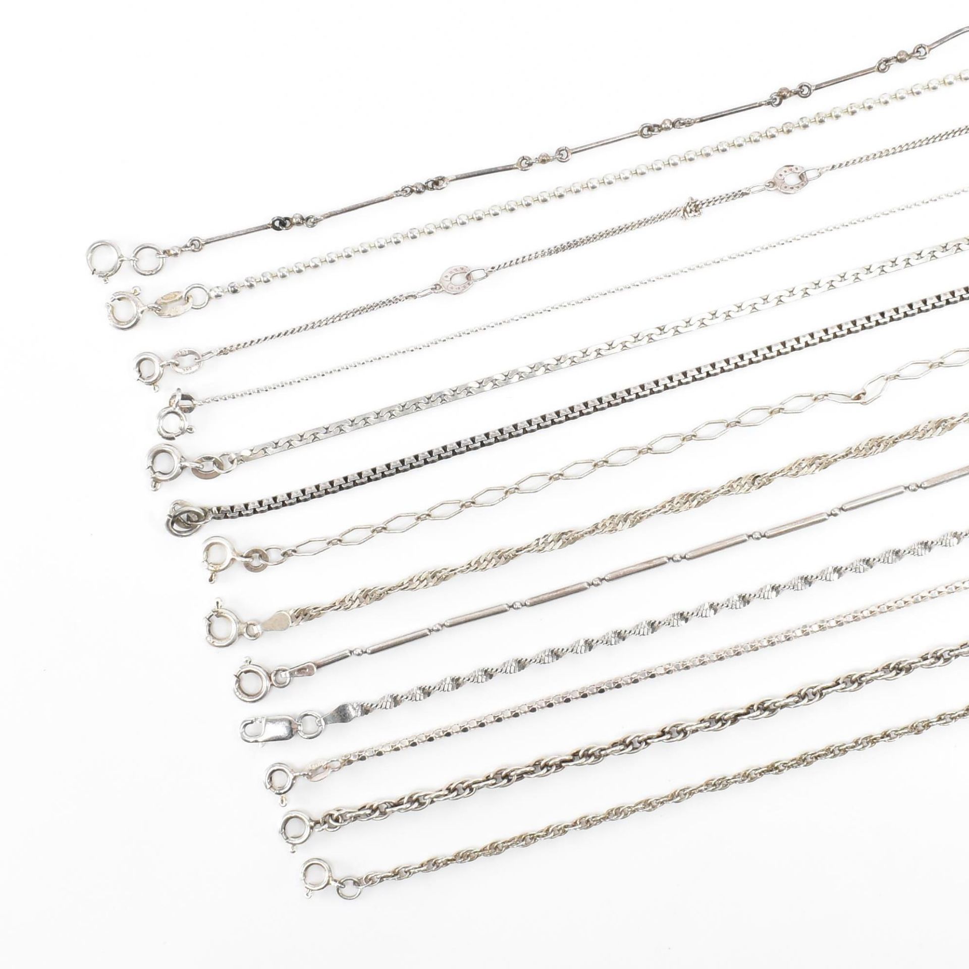 COLLECTION OF ASSORTED STERLING SILVER NECKLACE CHAINS - Bild 2 aus 2