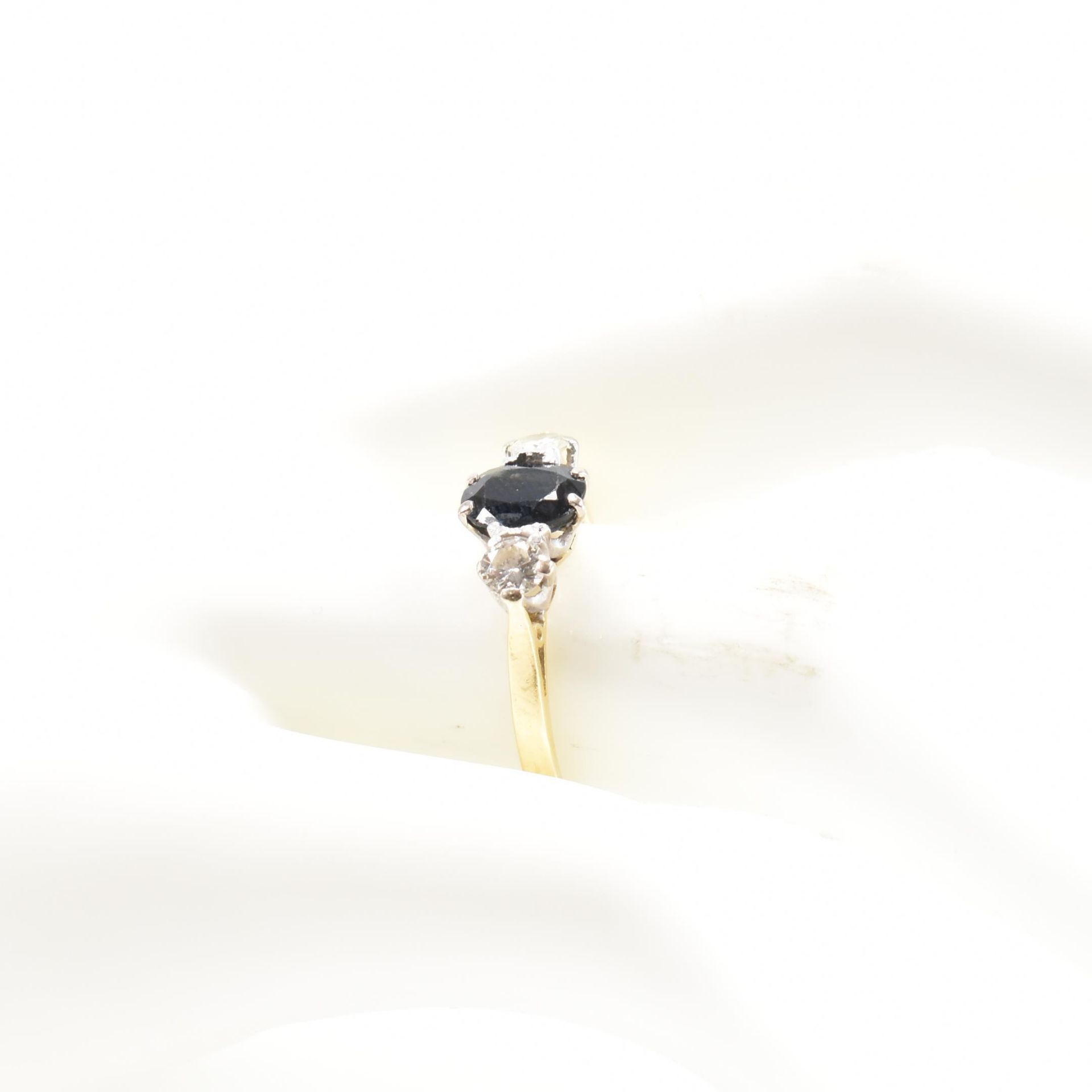 HALLMARKED 18CT GOLD SAPPHIRE & DIAMOND RING - Bild 8 aus 8