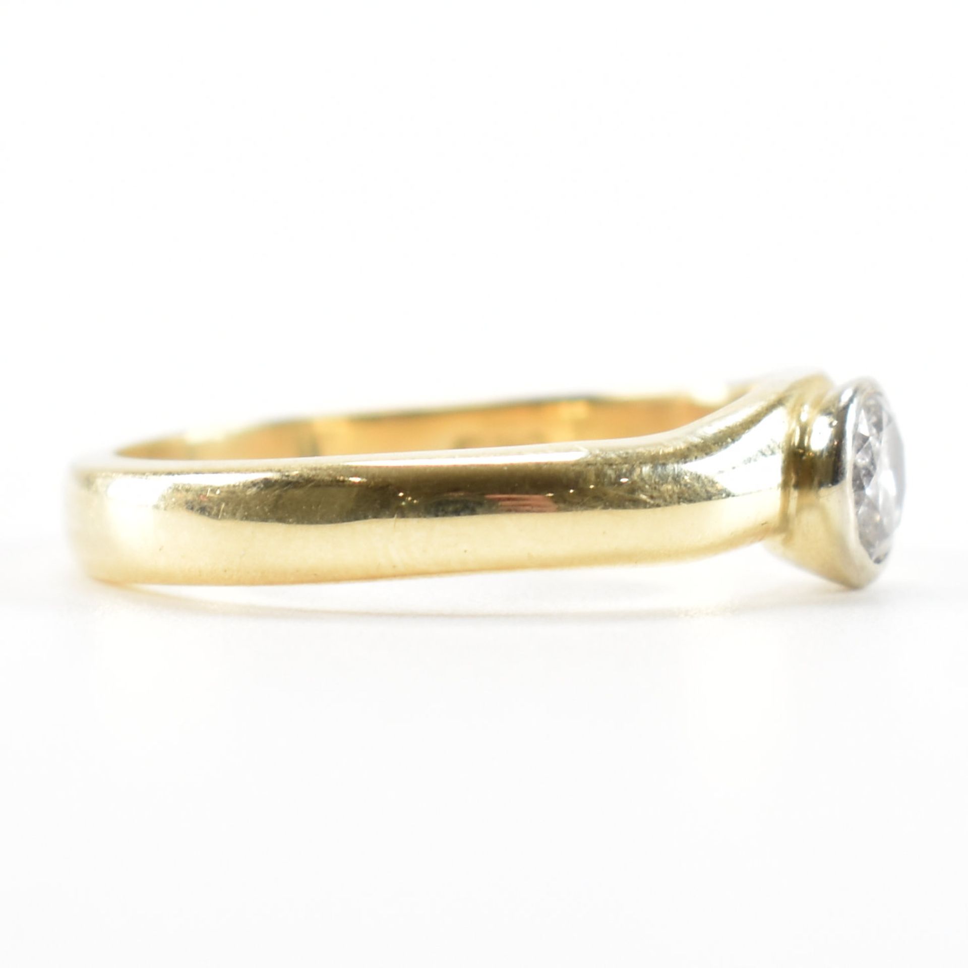 HALLMARKED 18CT GOLD & DIAMOND SOLITAIRE RING - Image 4 of 8