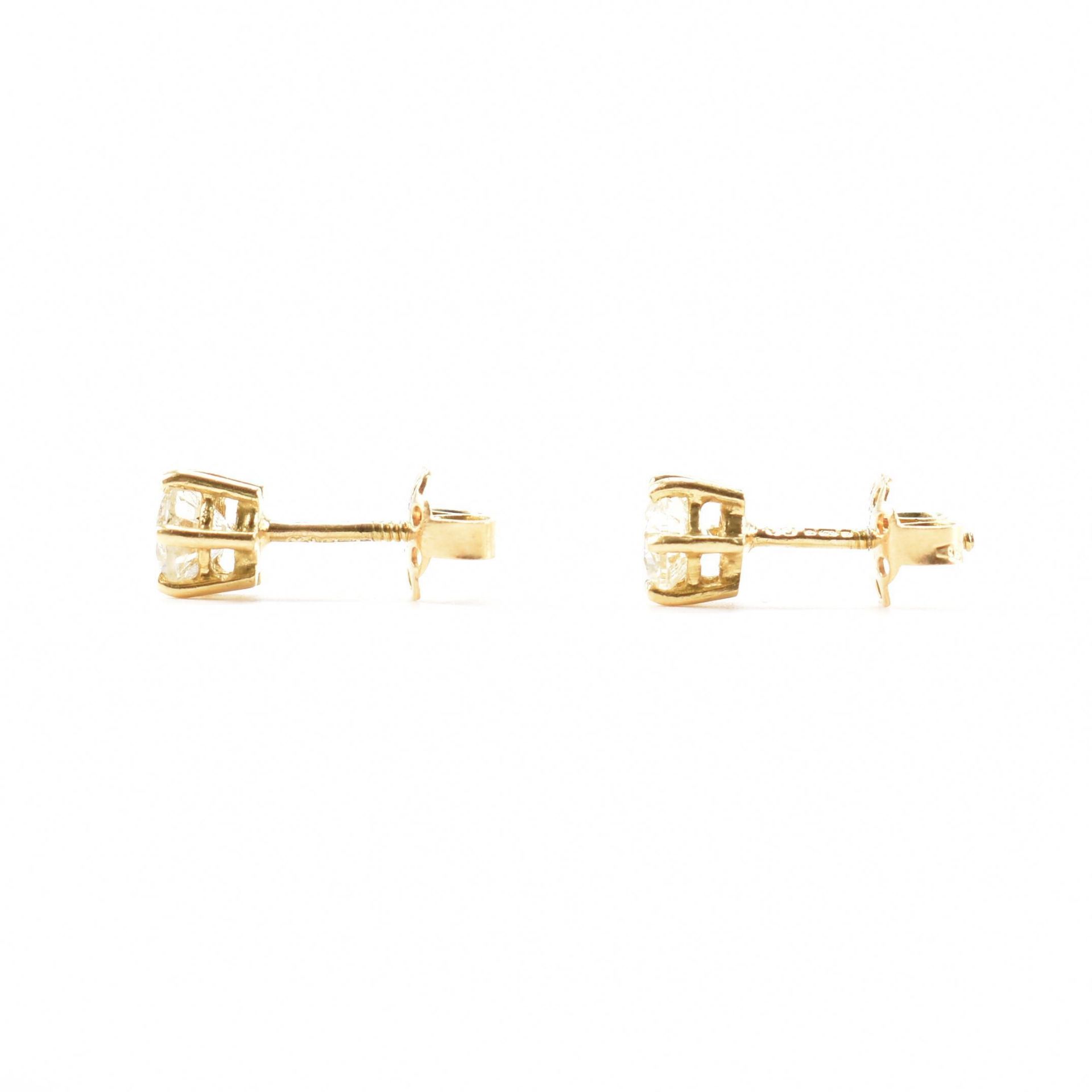 HALLMARKED 18CT GOLD & DIAMOND SCREW BACK STUD EARRINGS - Image 2 of 3