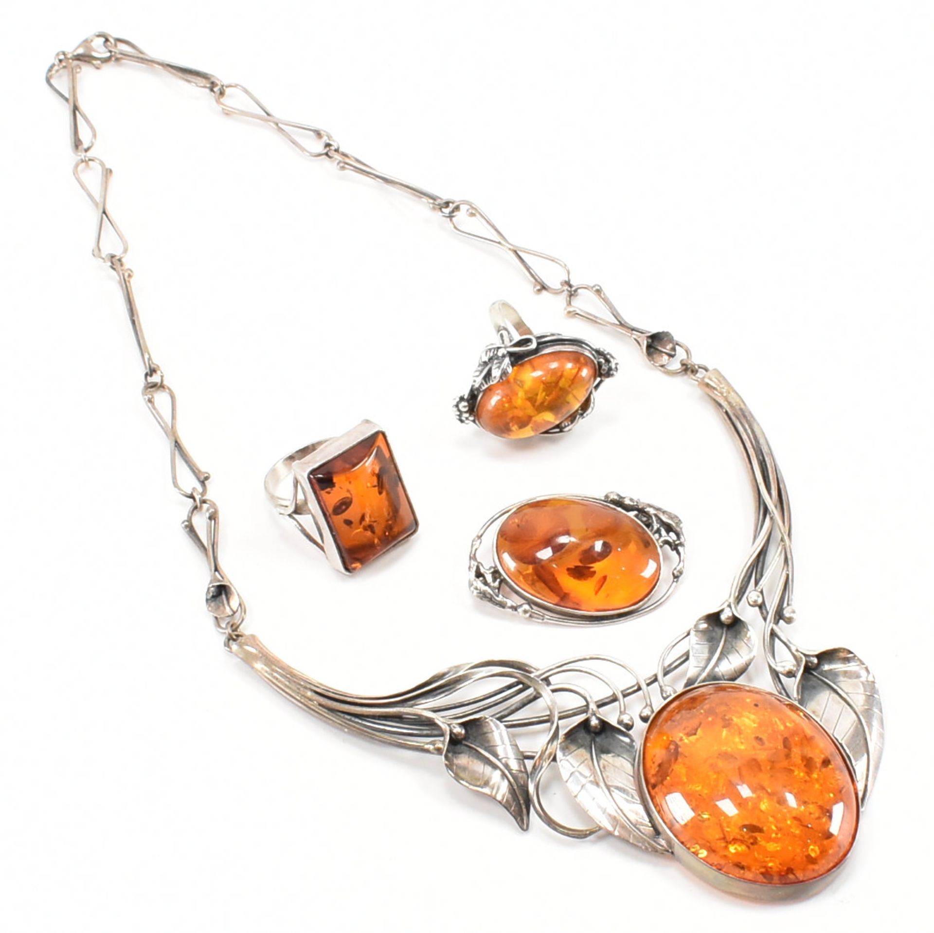COLLECTION OF 925 SILVER & AMBER JEWELLERY