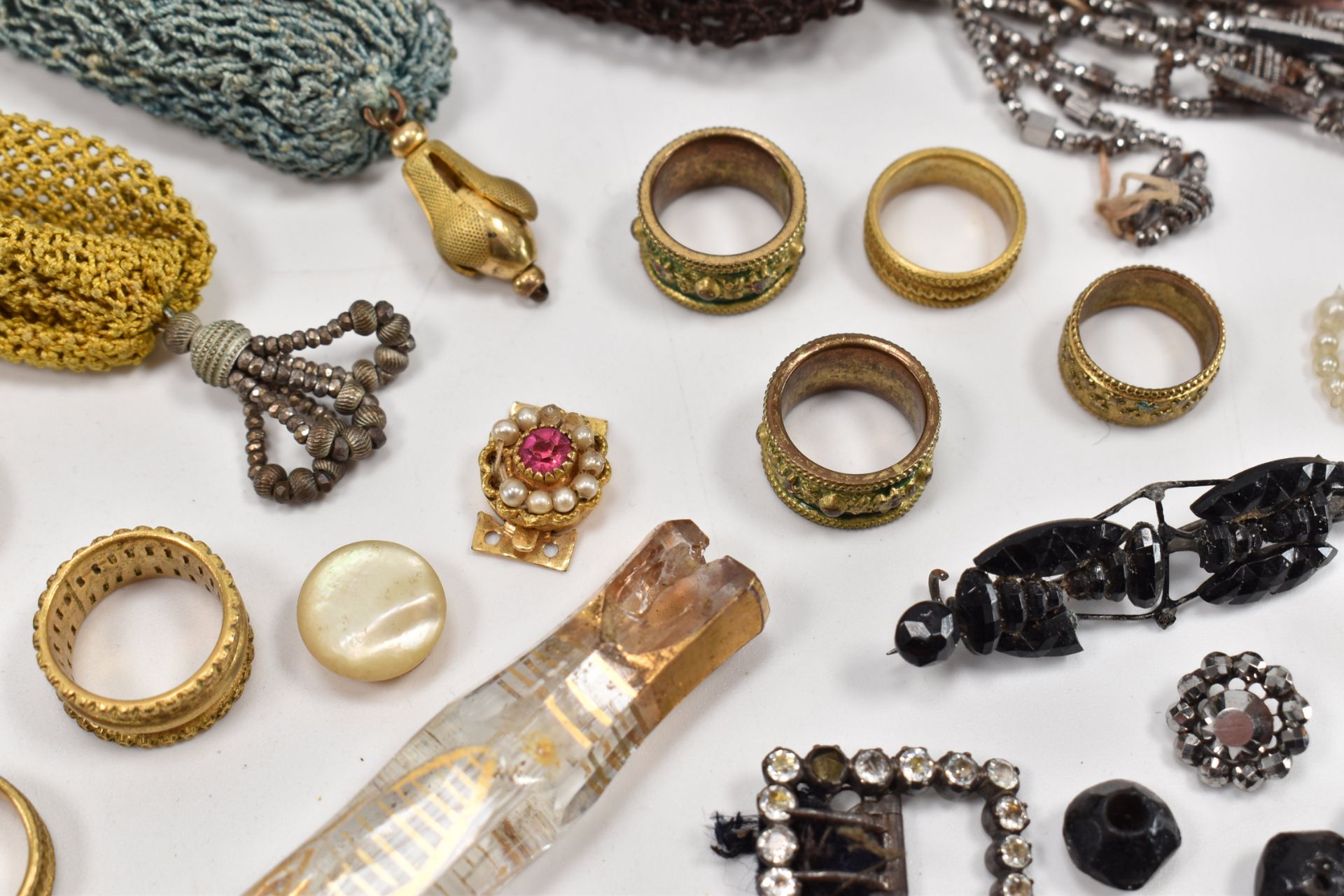 COLLECTION OF ASSORTED ANTIQUE & LATER JEWELLERY WITH BOX - Image 8 of 13