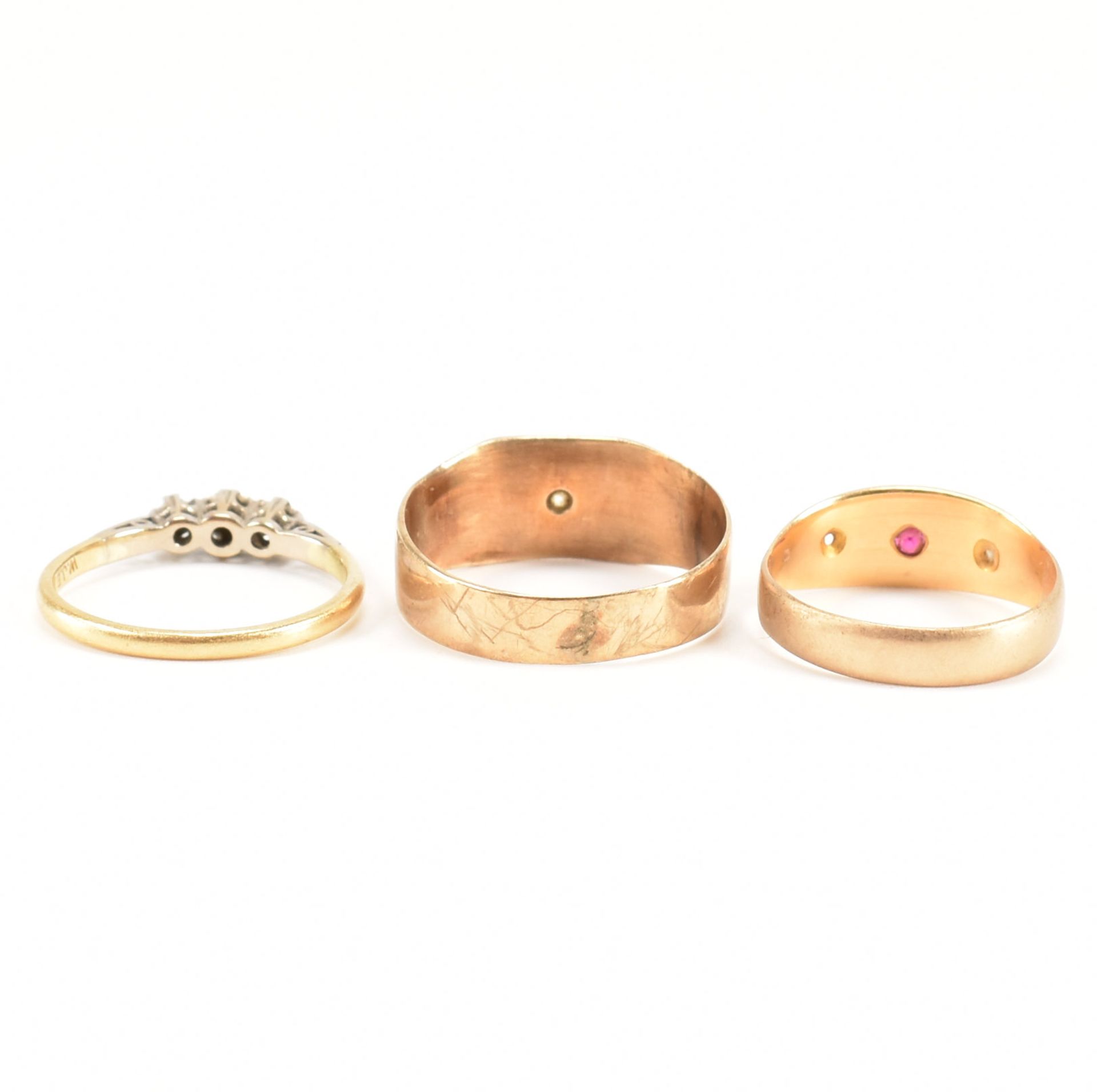 18CT GOLD & DIAMOND RING & 2 9CT GOLD BAND RINGS - Image 4 of 10