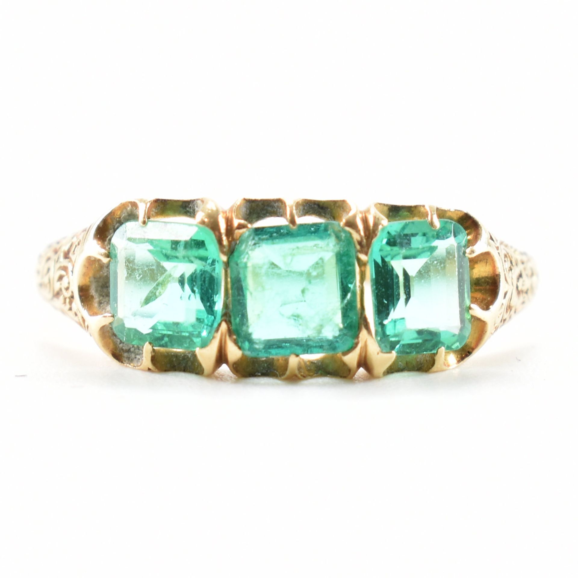 ANTIQUE GOLD & EMERALD 3 STONE RING