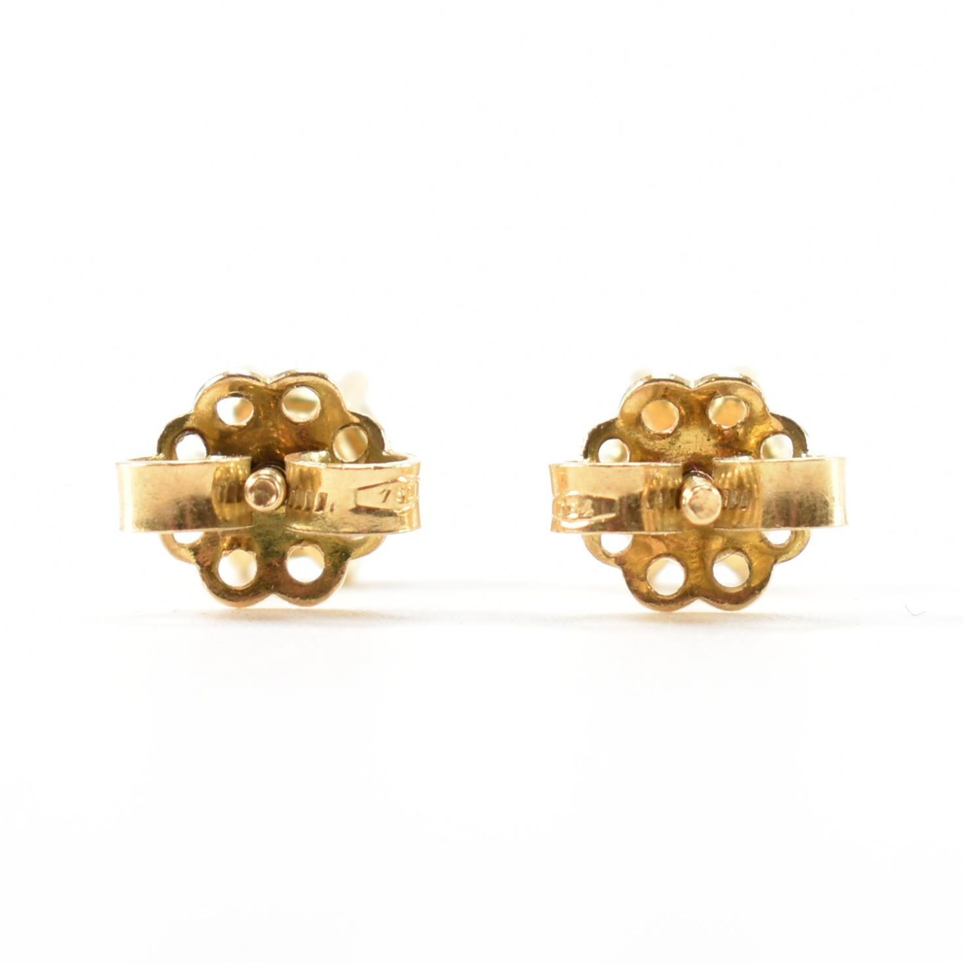 HALLMARKED 18CT GOLD & DIAMOND SCREW BACK STUD EARRINGS - Image 3 of 3