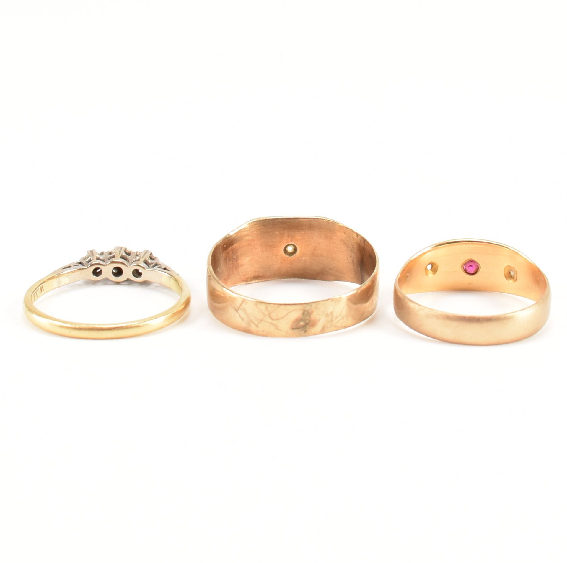 18CT GOLD & DIAMOND RING & 2 9CT GOLD BAND RINGS - Image 3 of 10