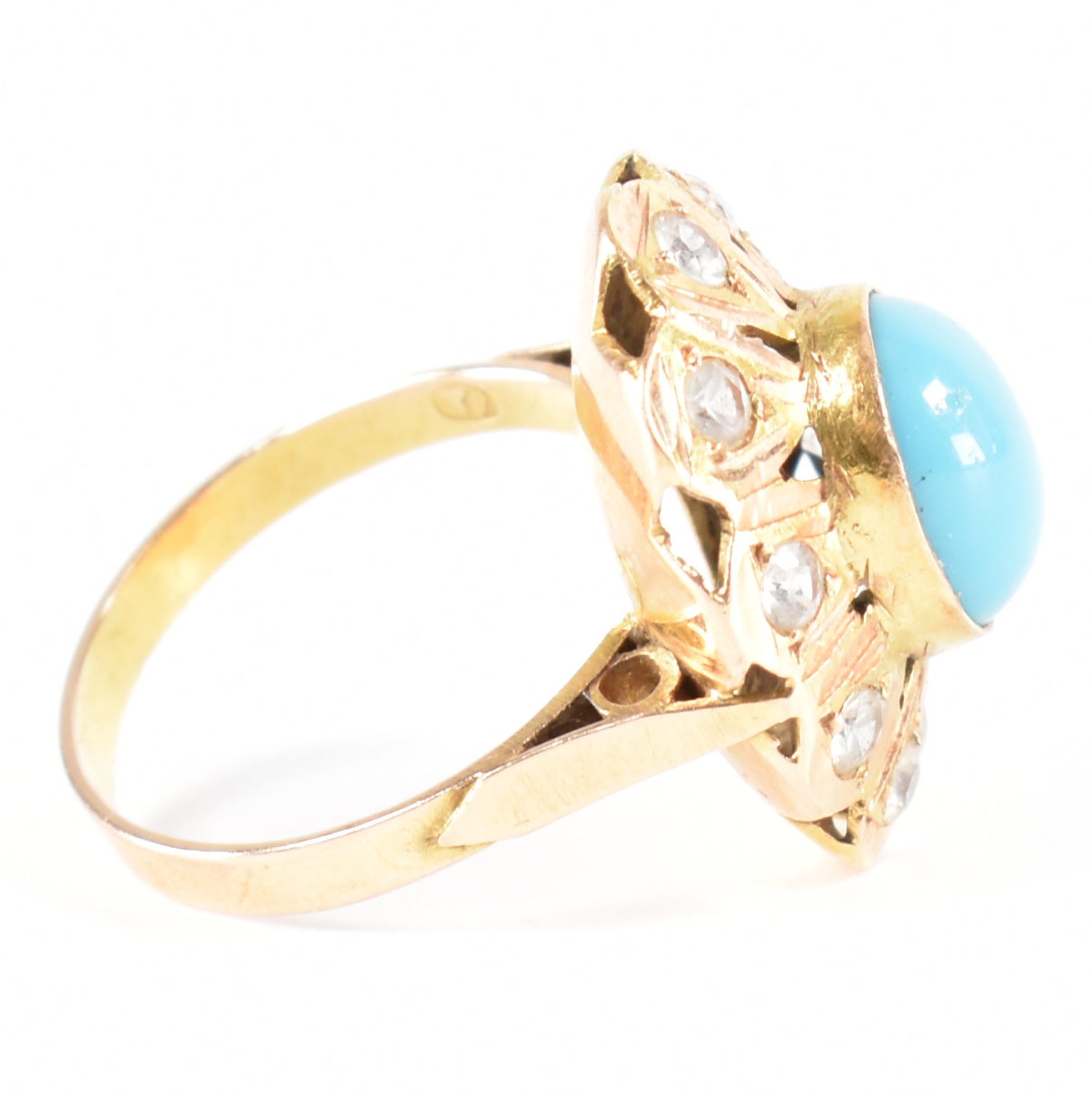 VINTAGE HIGH CARAT GOLD BLUE & WHITE STONE DRESS RING - Image 5 of 8