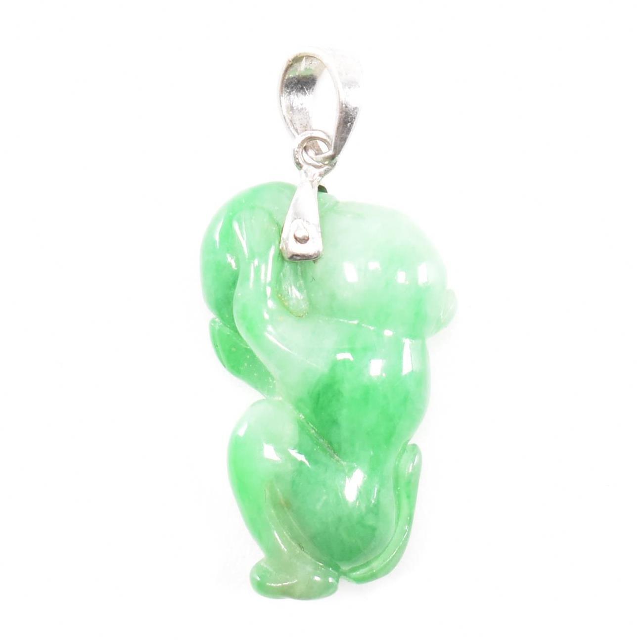 CARVED JADE MONKEY PENDANT - Image 2 of 4