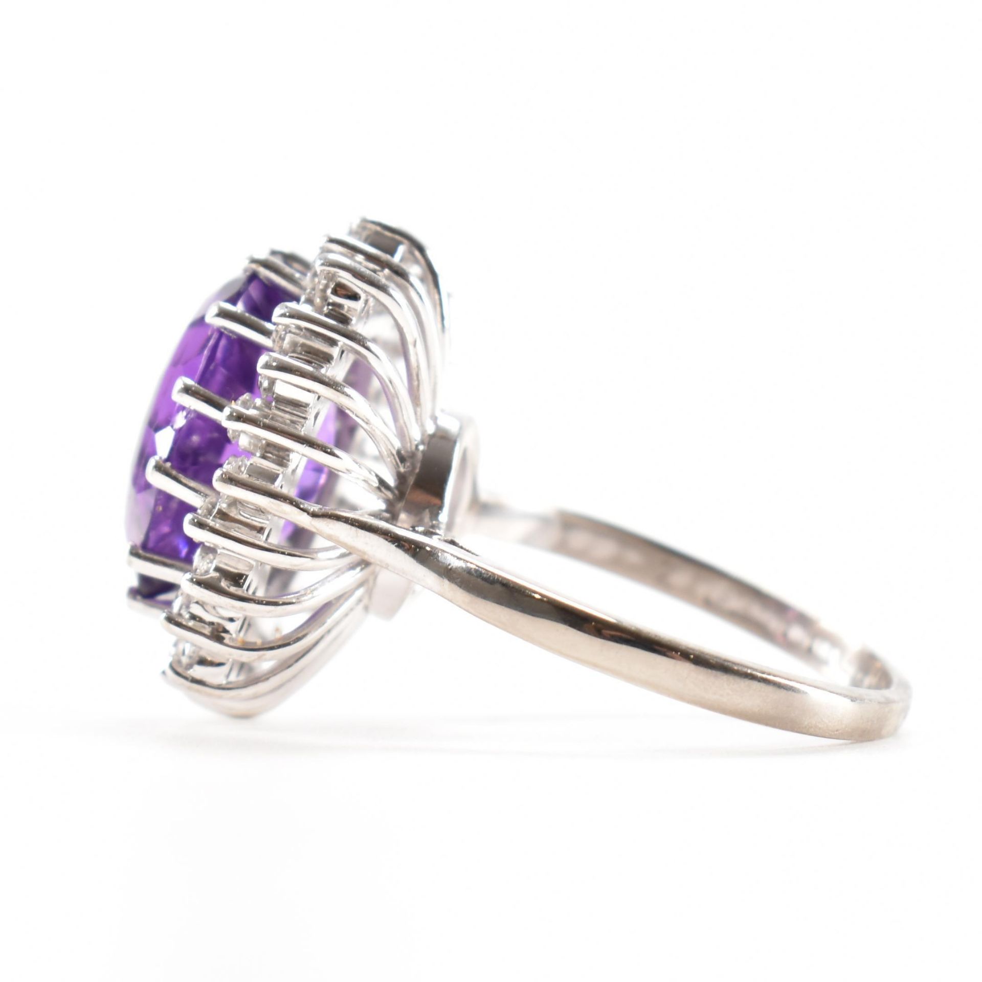 HALLMARKED 18CT GOLD AMETHYST & DIAMOND COCKTAIL RING - Image 2 of 7