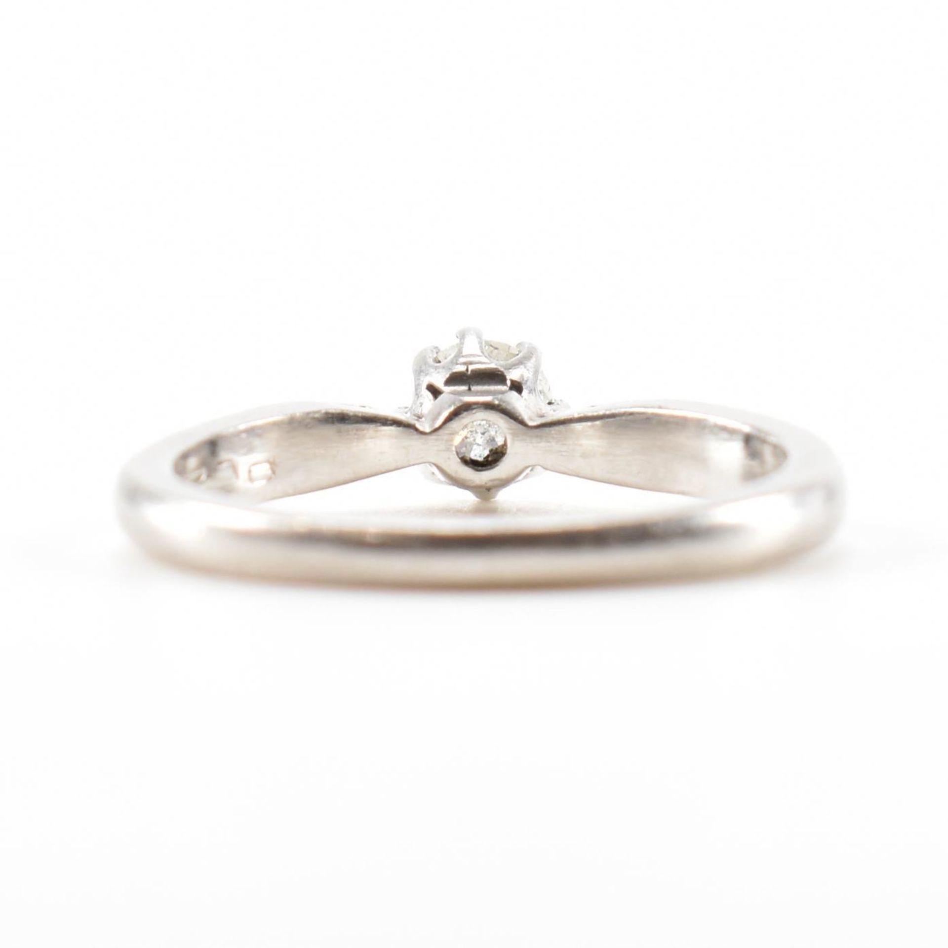 HALLMARKED 950 PLATINUM & DIAMOND SOLITAIRE RING - Image 4 of 9