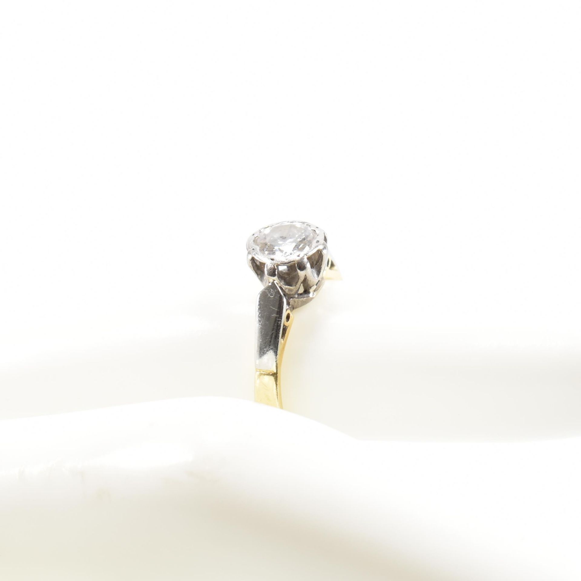 VINTAGE 18CT GOLD & DIAMOND SOLITAIRE RING - Image 8 of 8